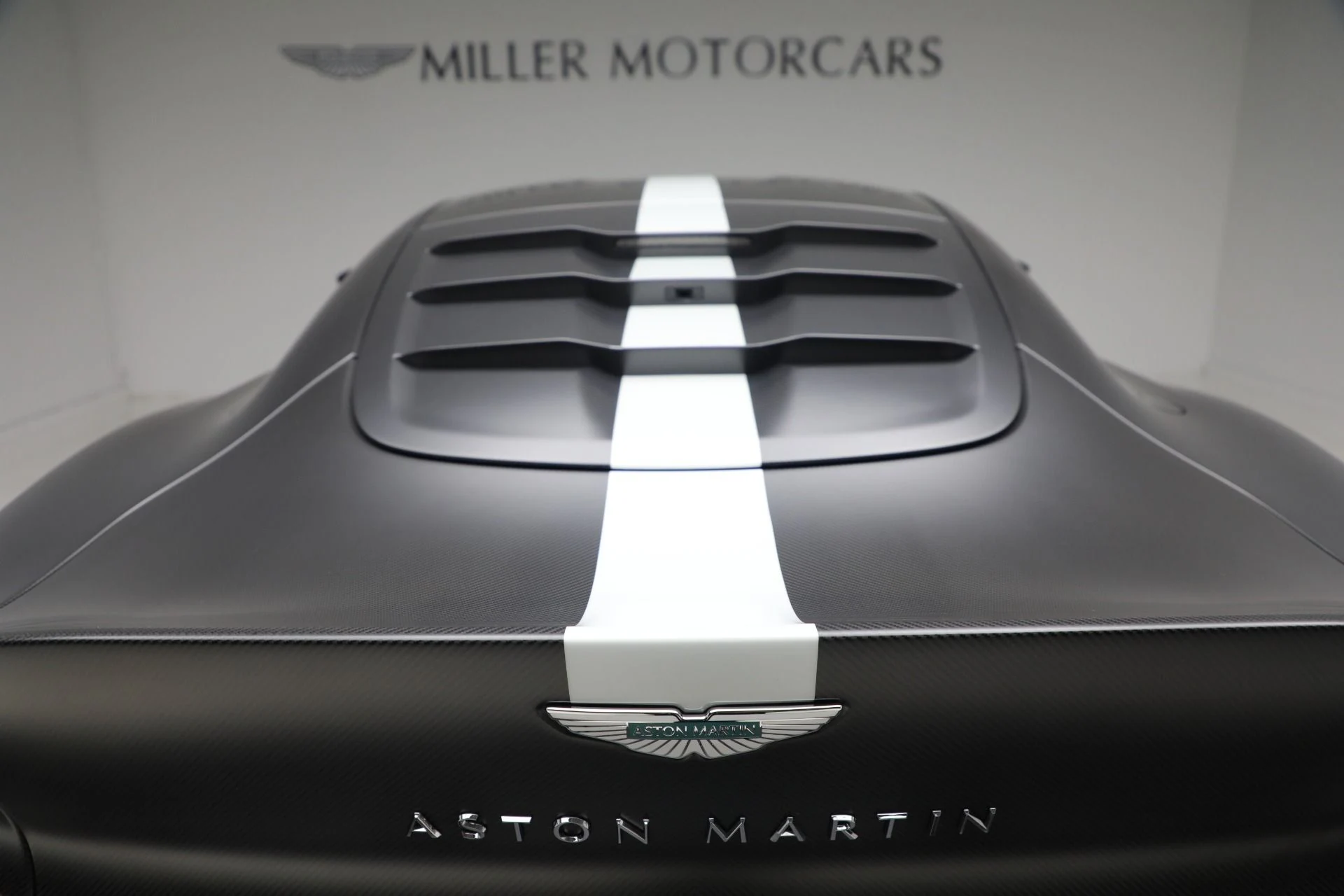 mph043_1868156293_New_2024_Aston_Martin_Valour_84b1956163