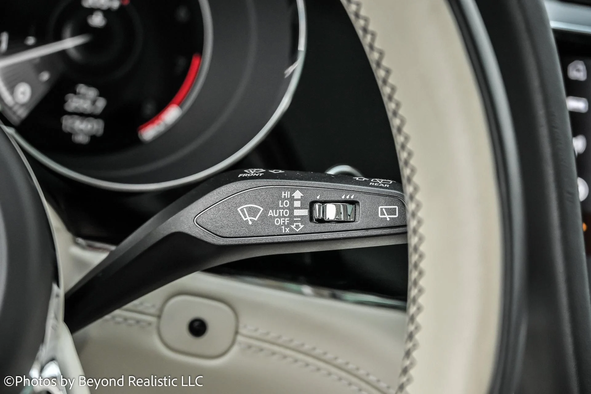 mph043_1873080831_Used_2022_Bentley_Bentayga_V8_Mulliner_Driving_Specification_1755763453_5cb281ecbd