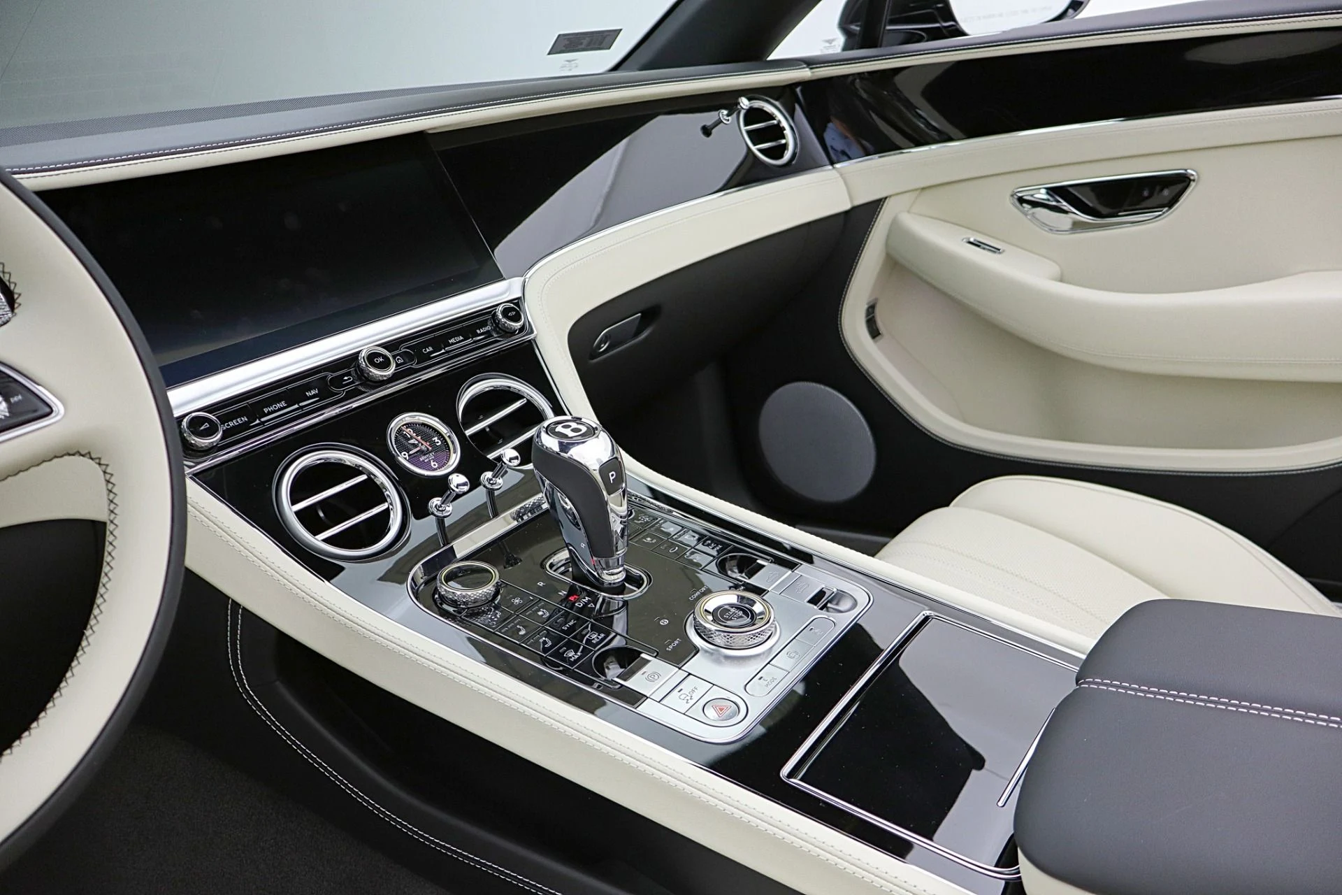 mph043_1876151216_New_2026_Bentley_Continental_GTC_6e8c1fc0a1