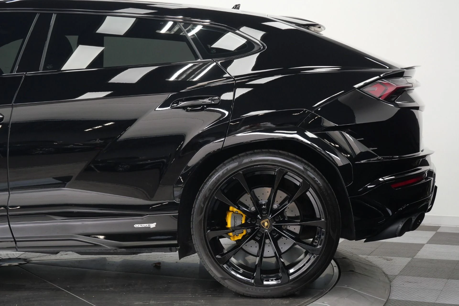 mph043_1878103357_Used_2023_Lamborghini_Urus_S_ADAS_Package_23_Inch_Wheels_657_Horsepower_1780072486_4004fedb8b