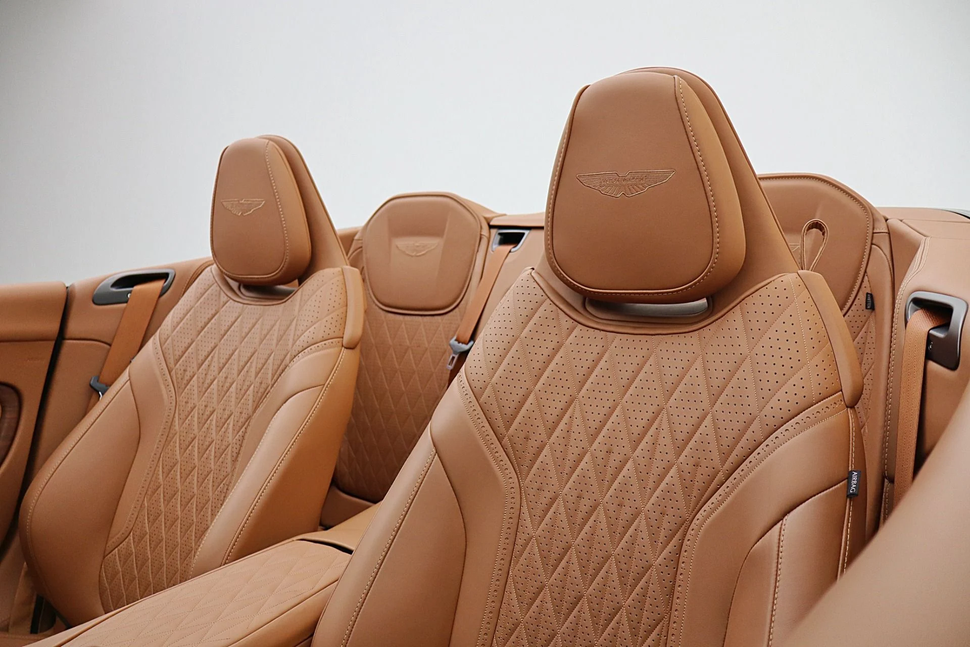 mph043_1882833751_Used_2024_Aston_Martin_DB_12_Volante_72b51dc4ba