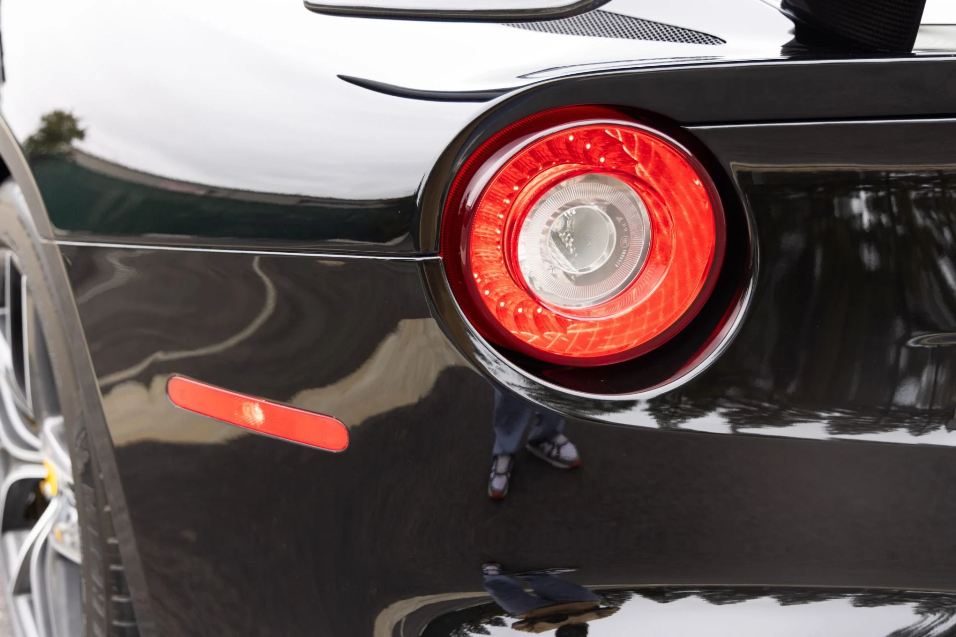 mph043_1883670416_Used_2014_Ferrari_F12berlinetta_1761682379_94668ee69f