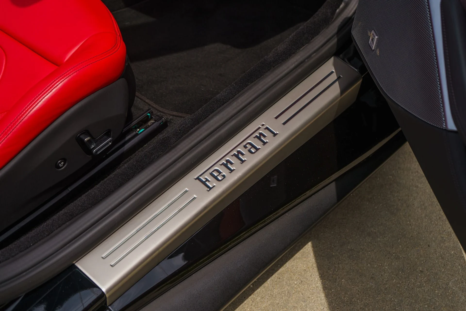 mph043_1889732659_Used_2019_Ferrari_Portofino_1783726040_aab273aa3f