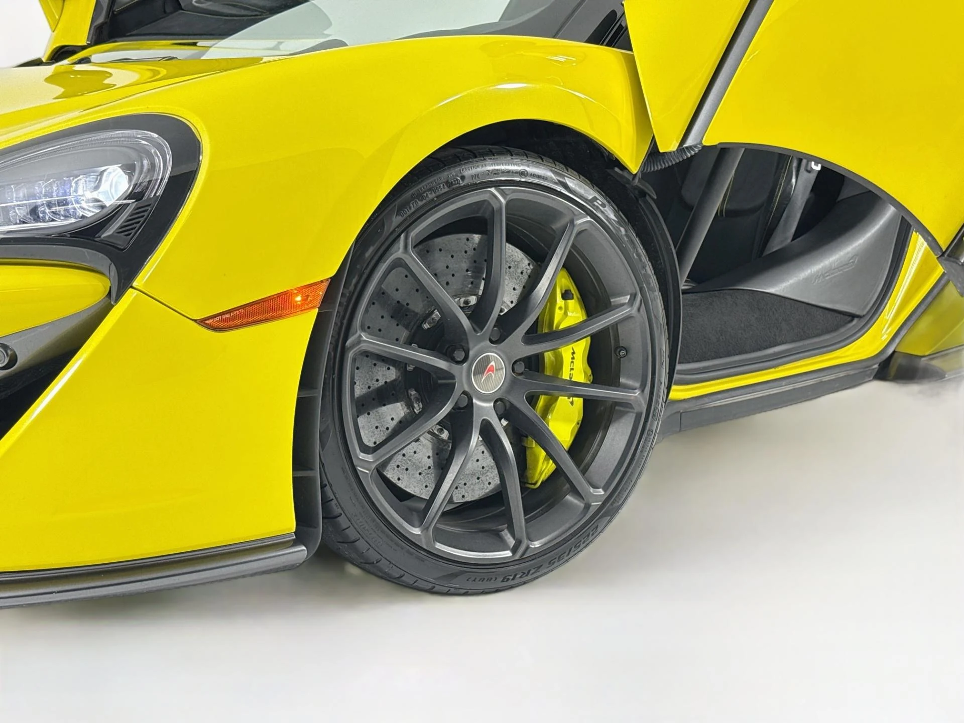 mph043_1891011361_Used_2018_Mc_Laren_570_S_Spider_1793227965_bed01ac2fe