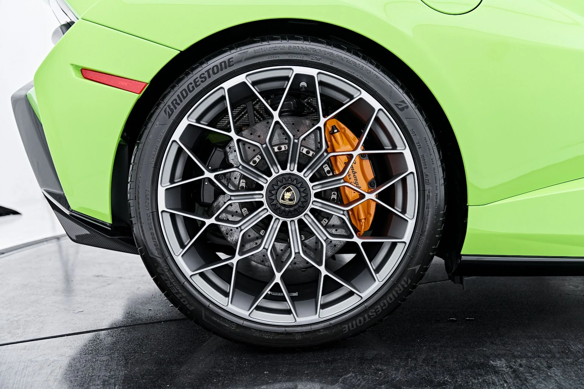 mph043_1891204034_Used_2024_Lamborghini_Huracan_STO_Base_1791998251_4b611dc9a7