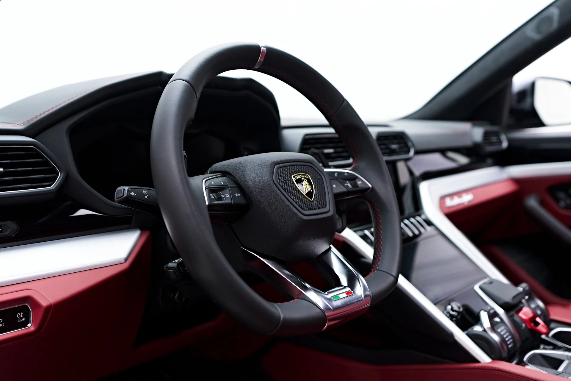 mph043_1893035347_Used_2020_Lamborghini_Urus_Base_1758905575_216902470a