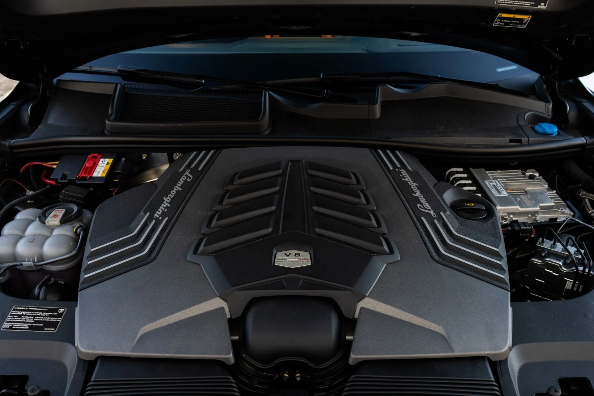 mph043_1902042706_Used_2022_Lamborghini_Urus_Graphite_Capsule_1755805451_409ccf9d29