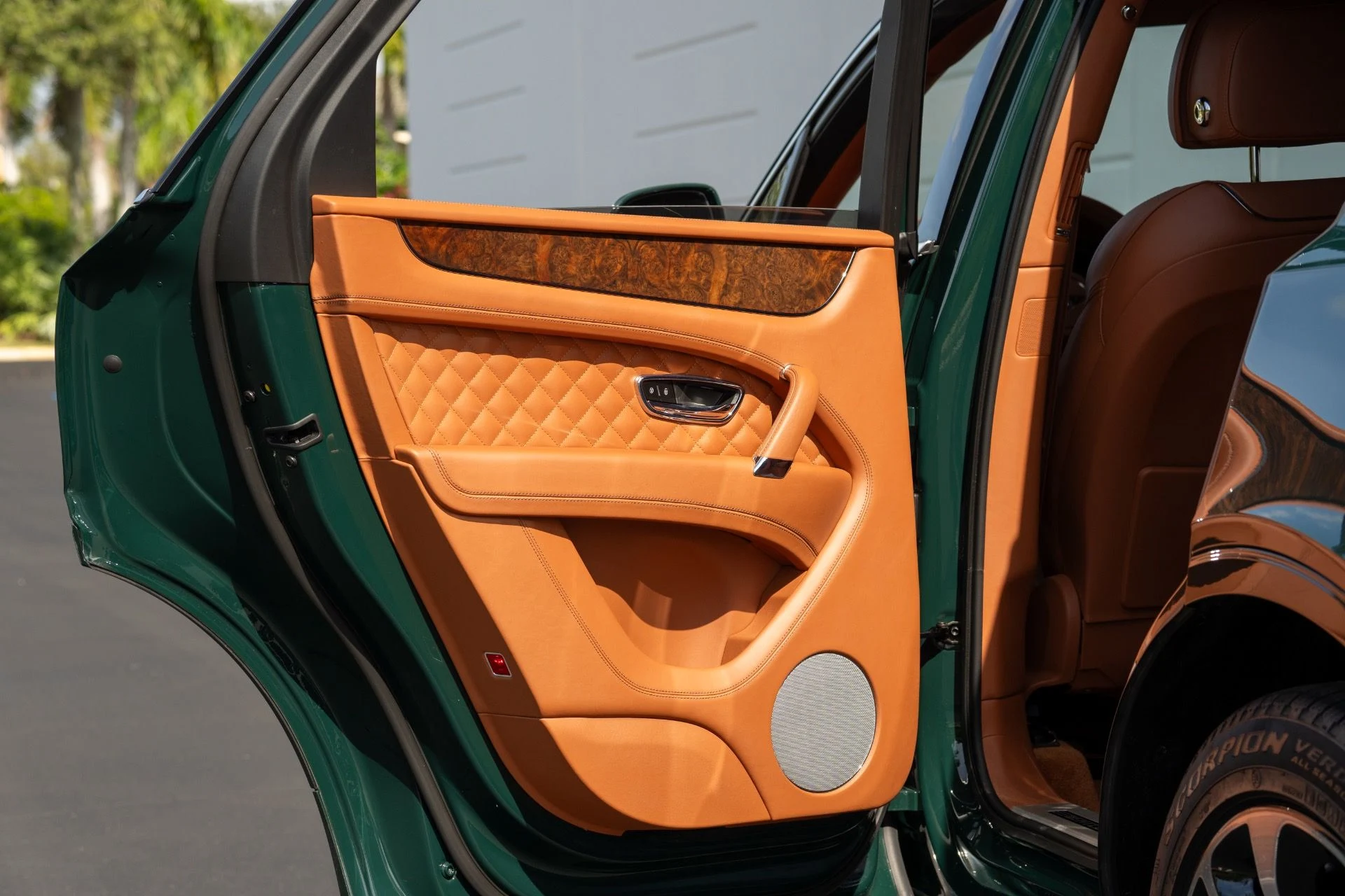 mph043_1908493646_Used_2017_Bentley_Bentayga_W12_First_Edition_1762986986_a06de1c5d6