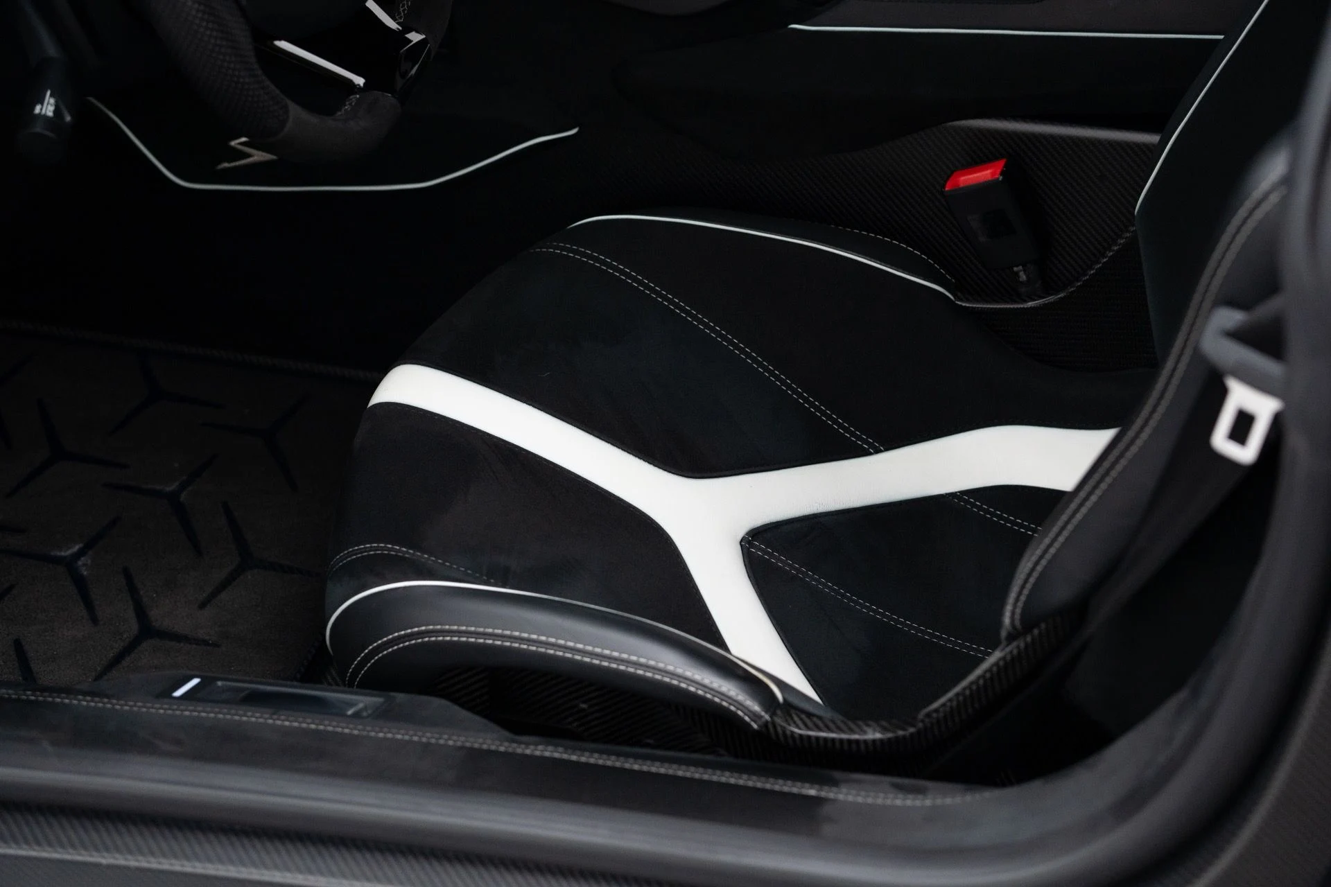 mph043_1909944193_Used_2016_Lamborghini_Aventador_LP_750_4_SV_1768280004_1436372ba7