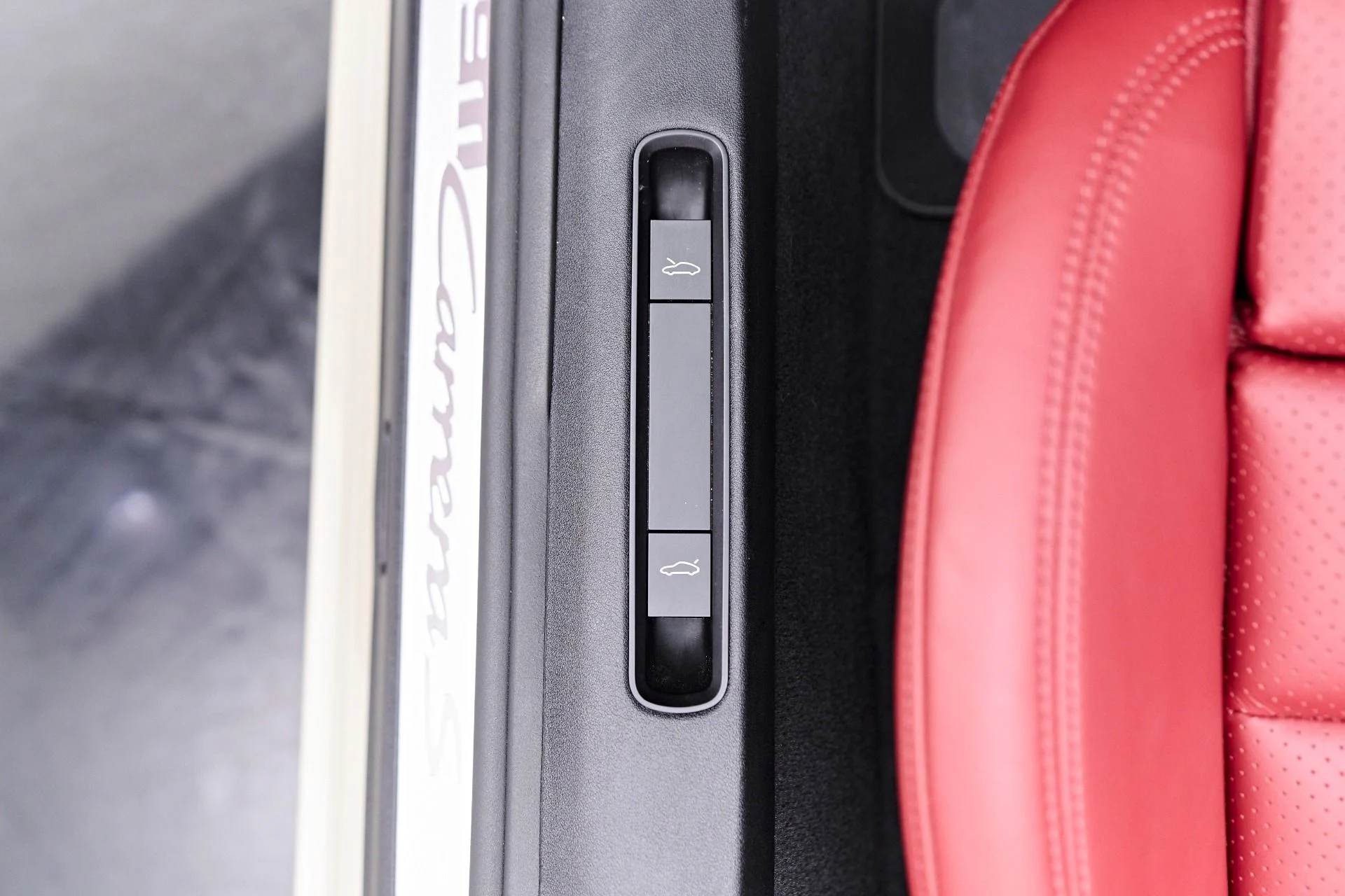 mph043_1913115756_Used_2022_Porsche_911_Carrera_S_1759192891_8d7460f201