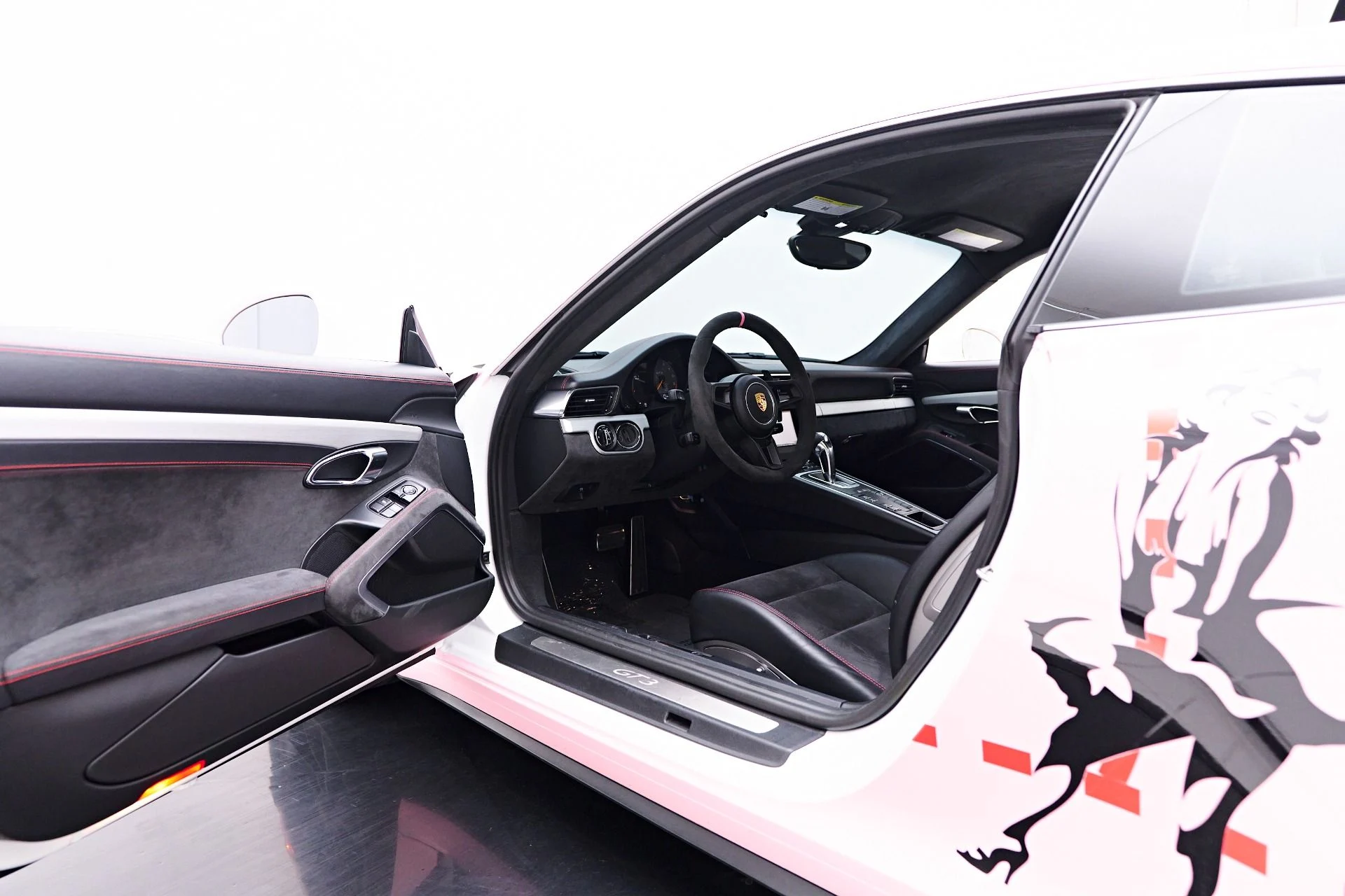 mph043_1932526428_Used_2014_Porsche_911_GT_3_1749519780_22af39c16e