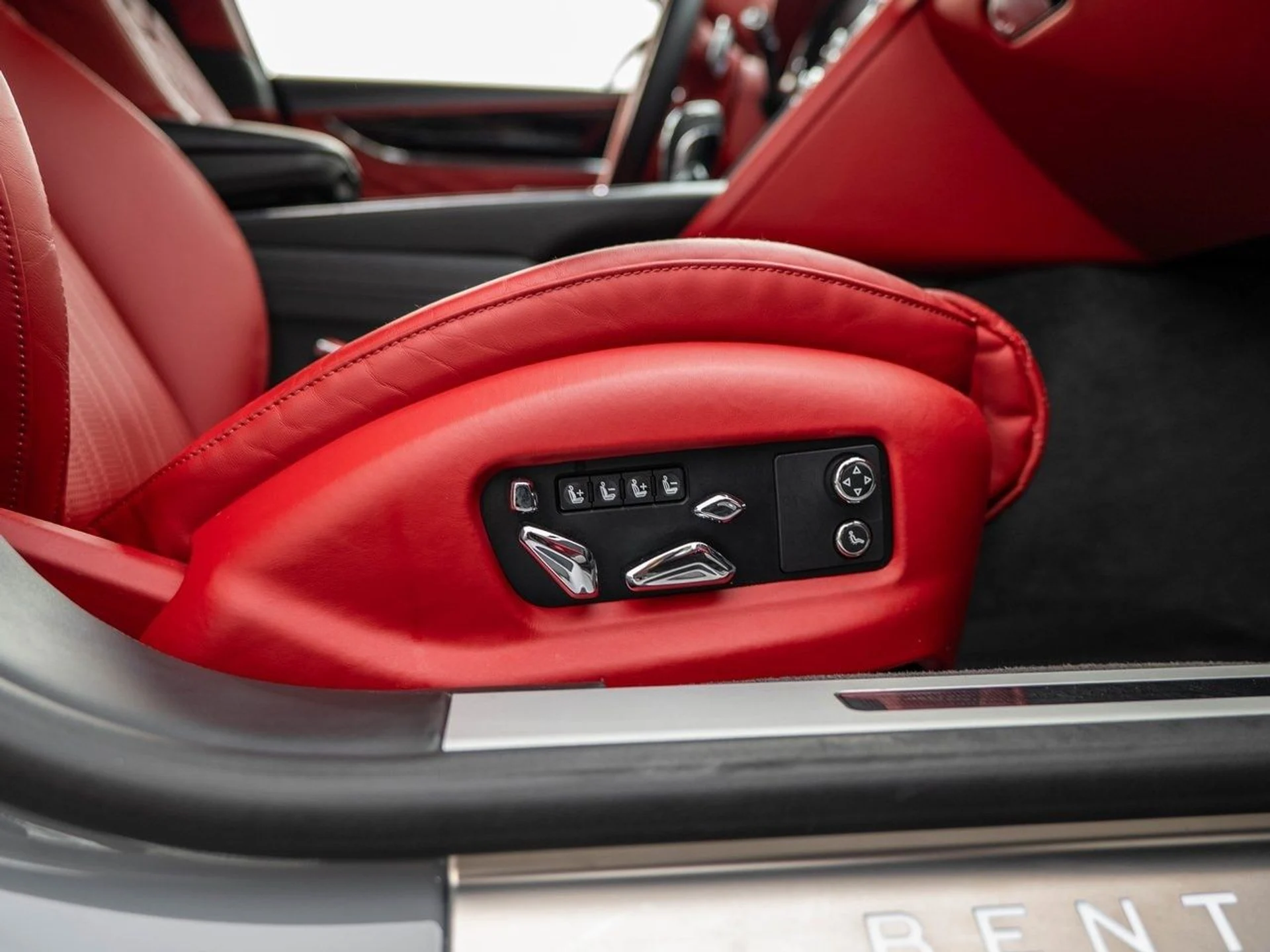 mph043_193634460_5ee76d76eb68536093462f0b64d680aex_073a503386