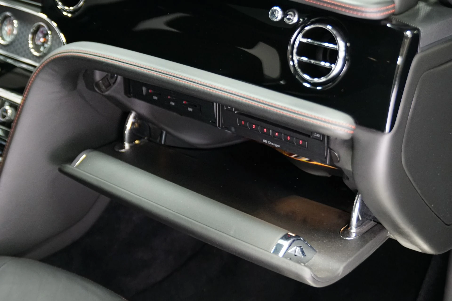 mph043_1941960319_Used_2013_Bentley_Mulsanne_1769559262_f8bb4a951b