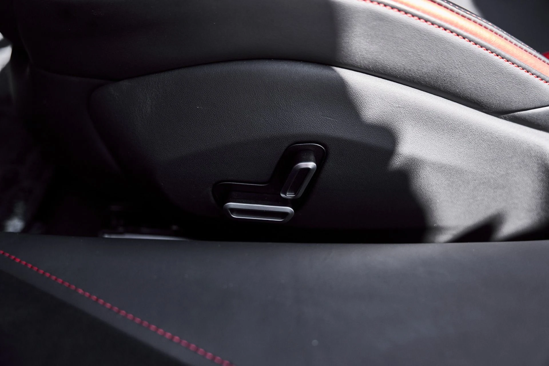 mph043_1969524948_Used_2025_Ferrari_SF_90_Spider_Base_1776296500_9237df961e