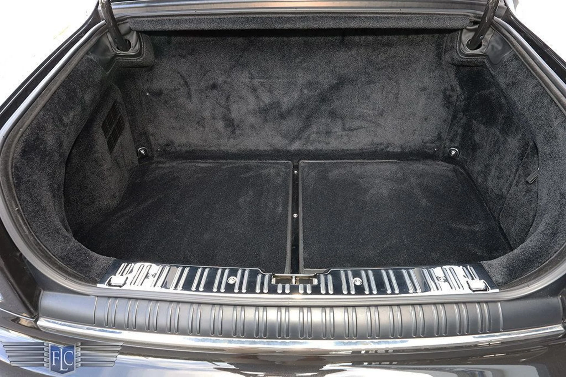 mph043_1976270709_used_2016_rolls_royce_phantom_4drsedan_6305_22959100_44_1024_00fe6e2d09