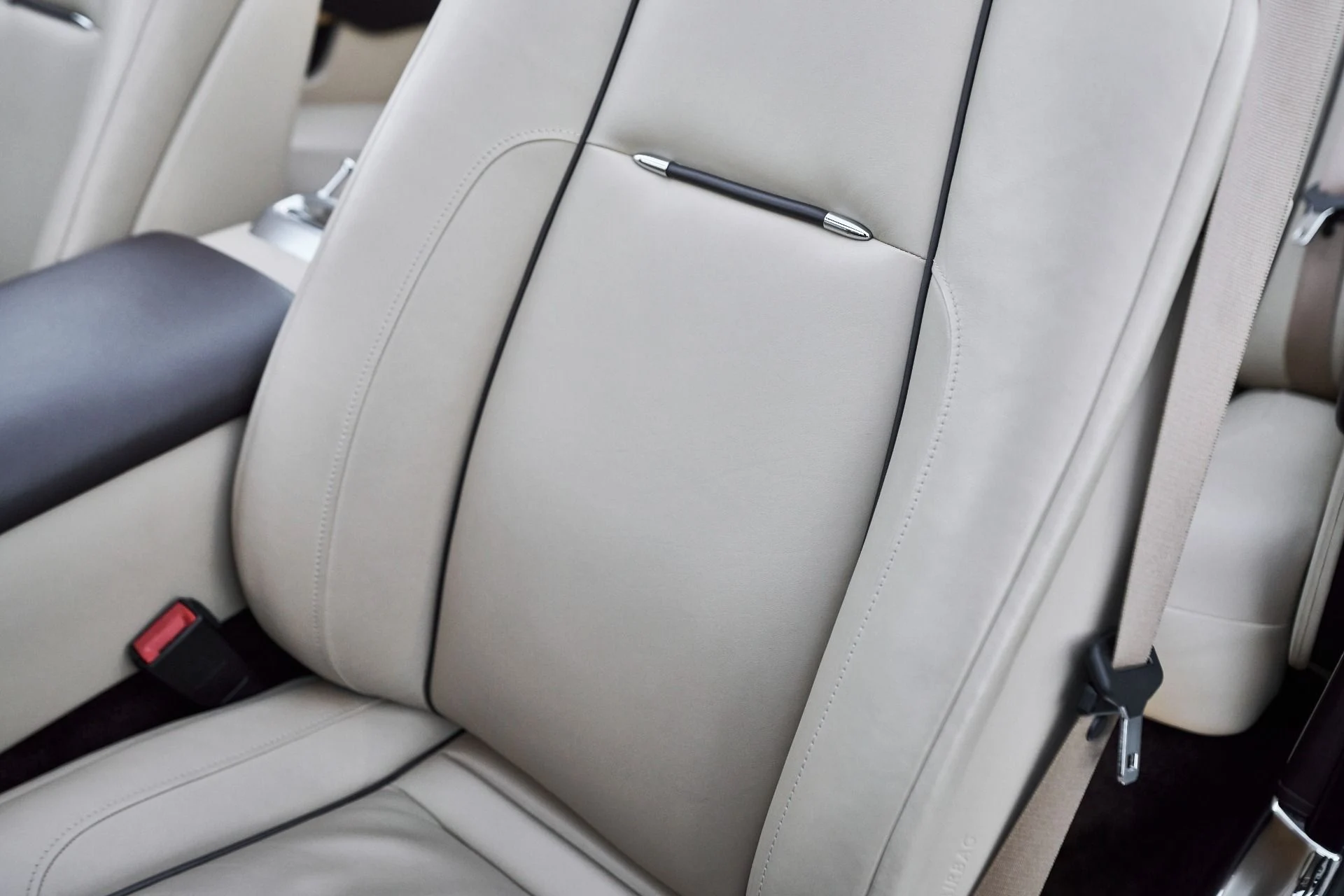 mph043_1982268079_Used_2017_Rolls_Royce_Dawn_Base_1764730538_9a973e3bbf