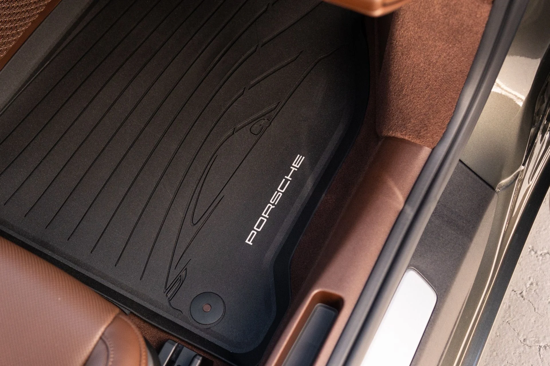 mph043_2000476372_Used_2024_Porsche_911_Carrera_1772817798_327f28b550