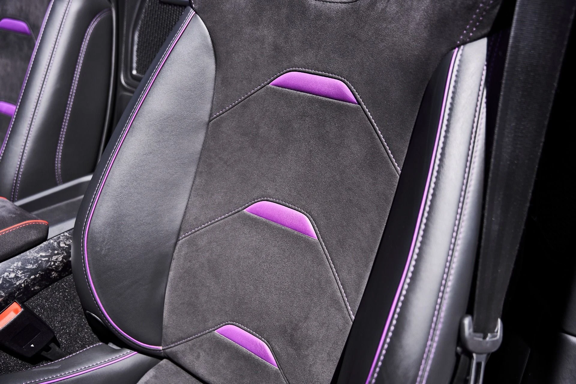 mph043_2003023588_Used_2024_Lamborghini_Huracan_EVO_Base_1776733904_55c08ff6dc