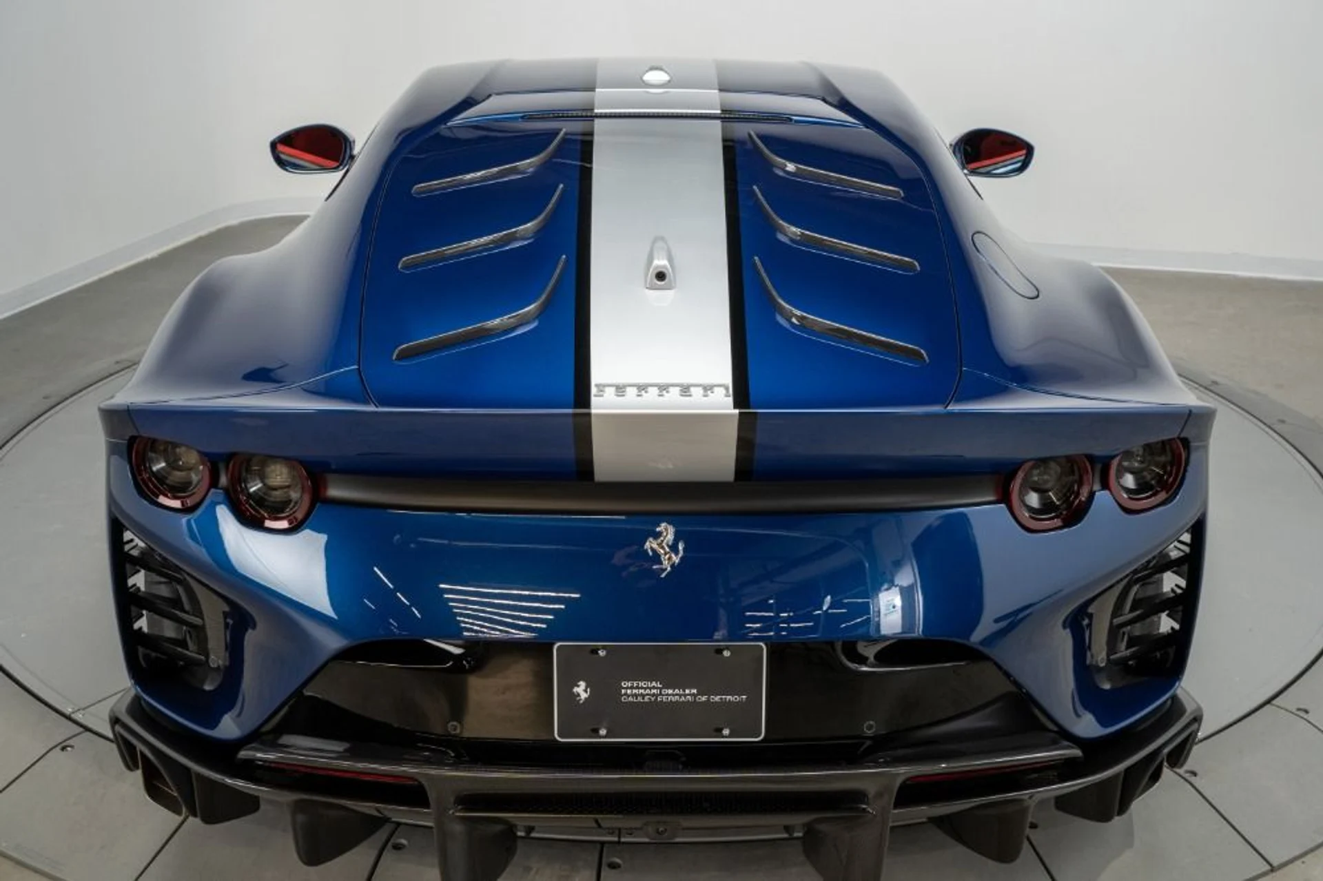 mph043_2018081399_Used_2022_Ferrari_812_Competizione_159750928b