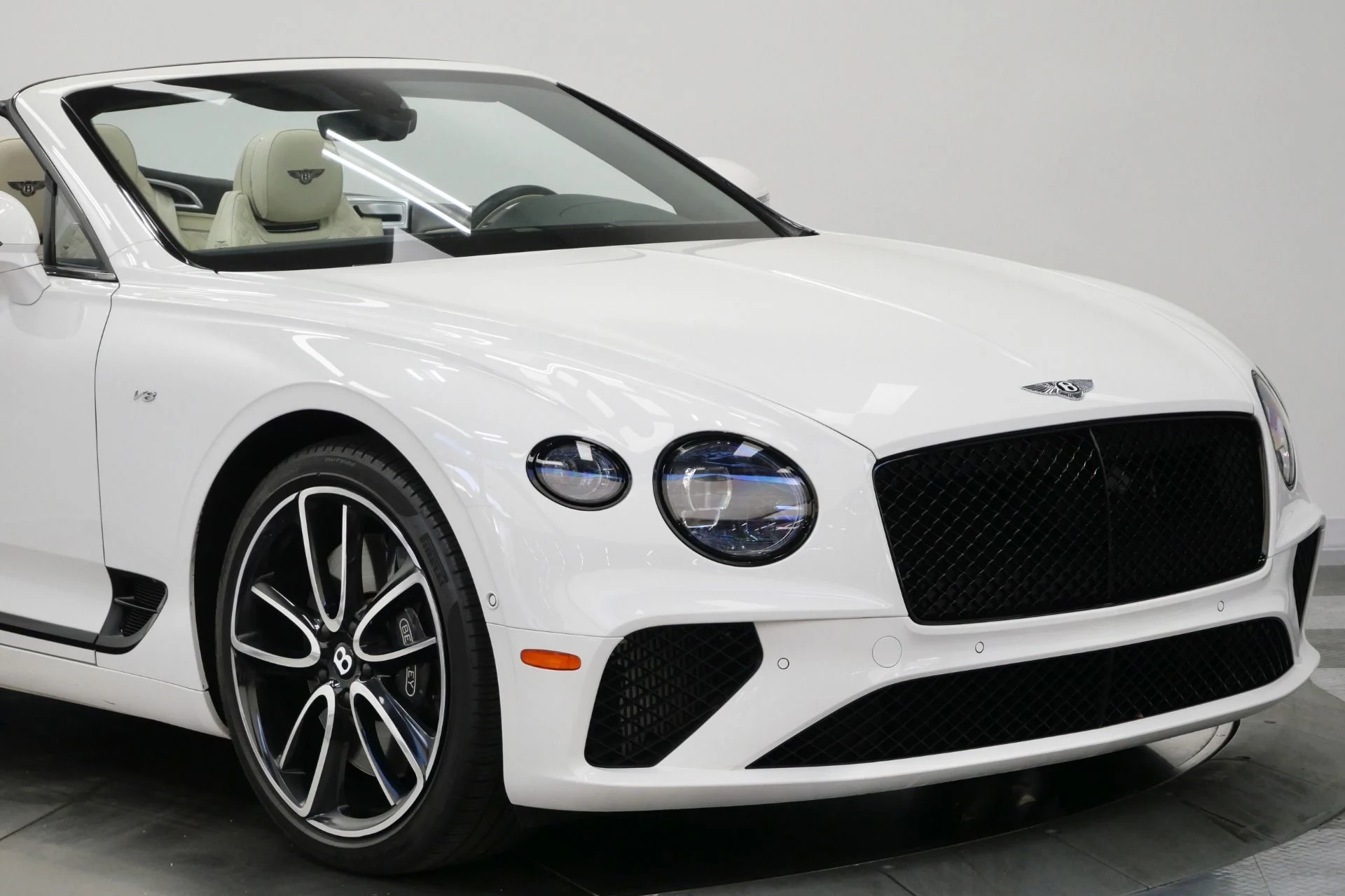 mph043_2019914362_Used_2022_Bentley_Continental_GTC_V8_Mulliner_Specification_Front_Seat_Comfort_Specification_1775574655_36308a840c