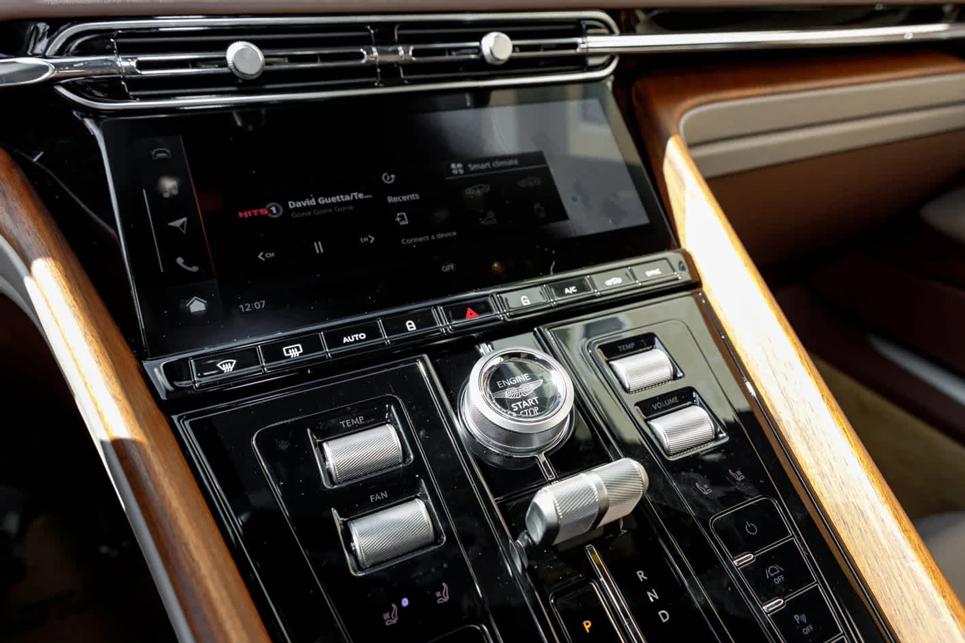 mph043_2030636319_44_4b384810f2