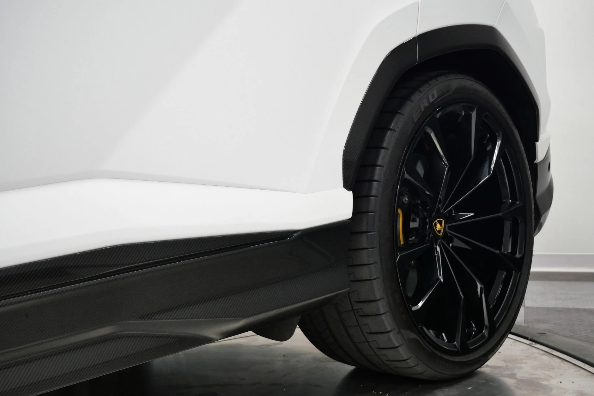 mph043_2048949664_Used_2021_Lamborghini_Urus_Carbon_Fiber_Packs_Inside_and_Out_23_Inch_Wheels_1775930480_fb0737cb9b