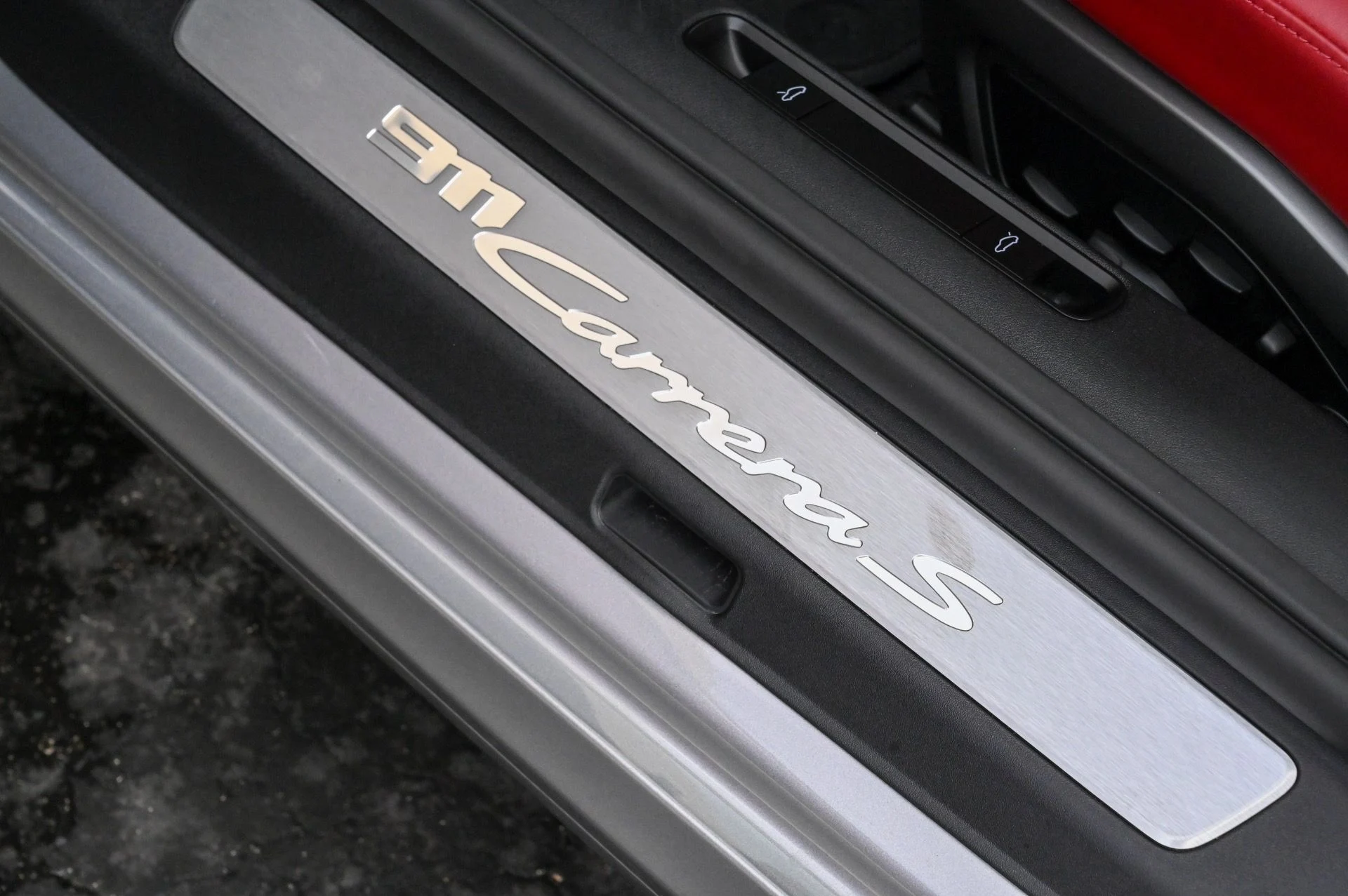 mph043_2052275687_Used_2021_Porsche_911_Carrera_S_1754403890_7d7c23bc85