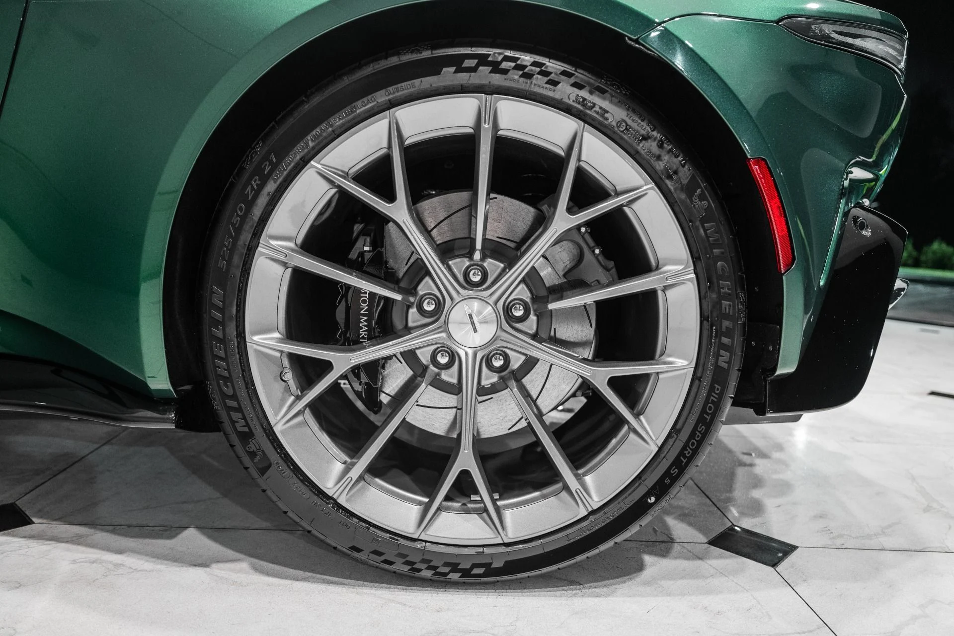 mph043_2055775445_New_2026_Aston_Martin_Vantage_S_1790177478_8302635fb0
