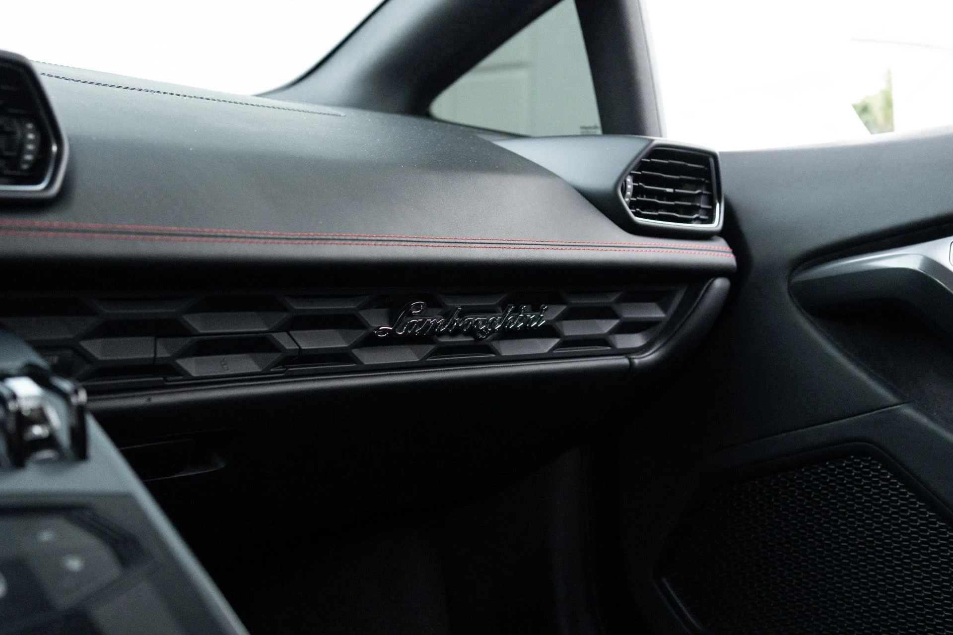 mph043_2064594926_Used_2016_Lamborghini_Huracan_LP_580_2_1778629872_26d5ec700d