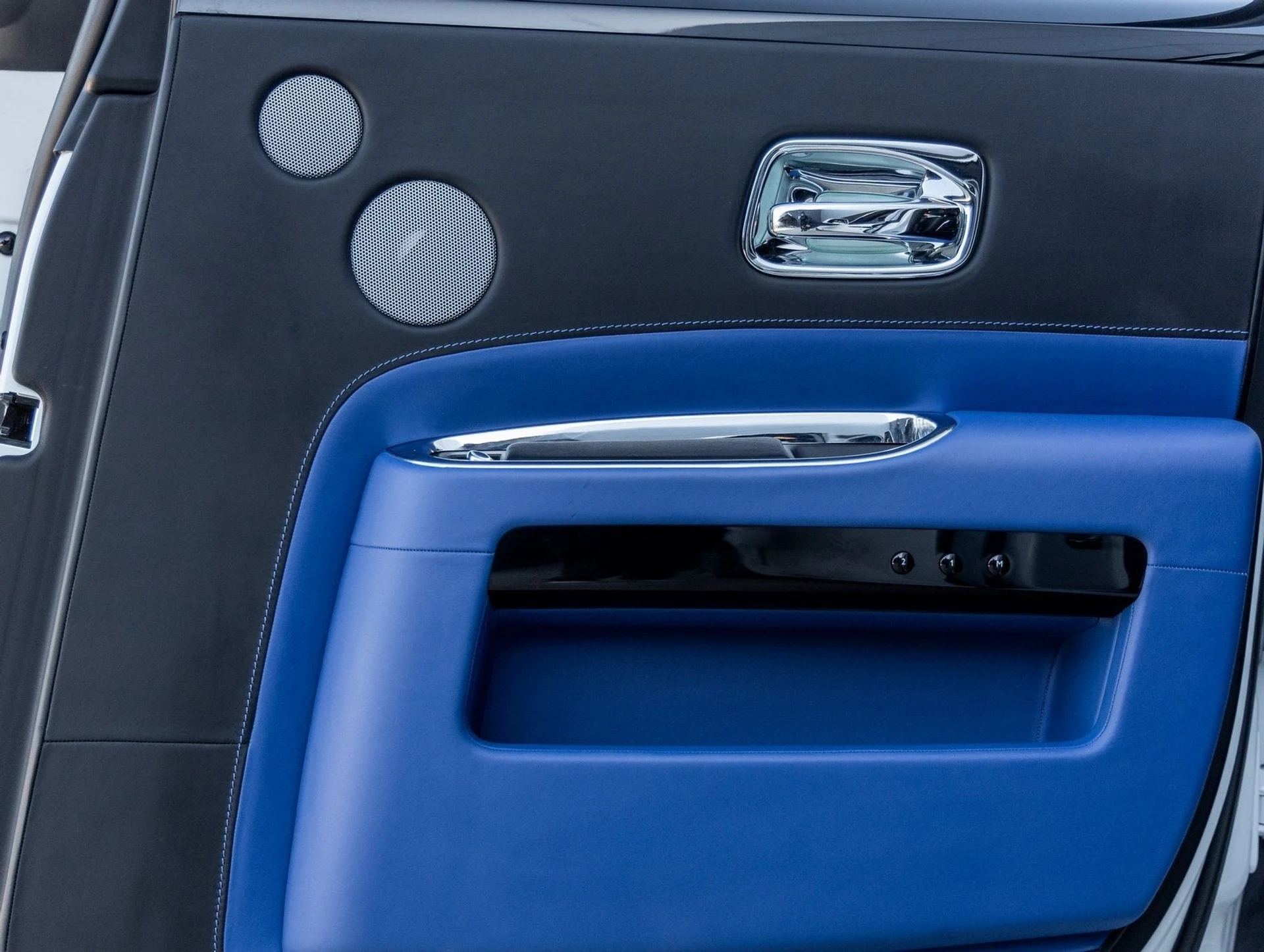 mph043_2067988653_44_e870c62a08