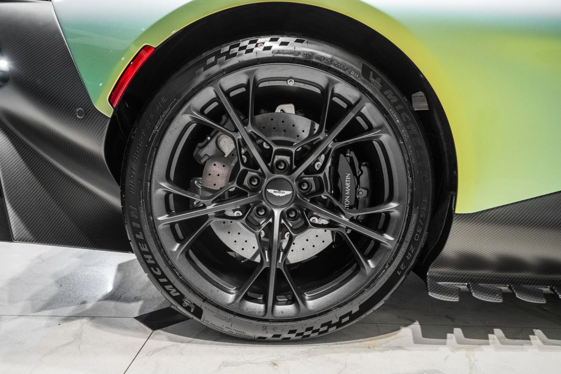mph043_2078157956_New_2026_Aston_Martin_Valhalla_1790437423_db1b72044a