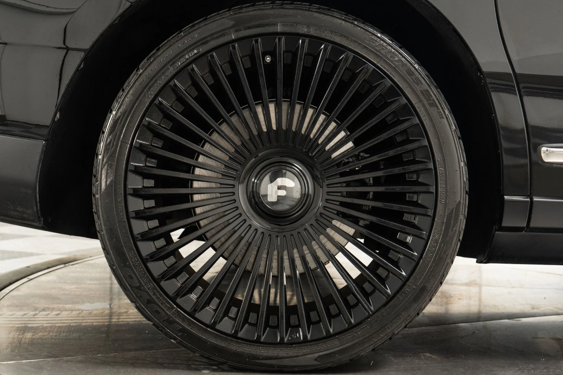 mph043_2080778002_Used_2022_Rolls_Royce_Cullinan_1760976339_82345aace9