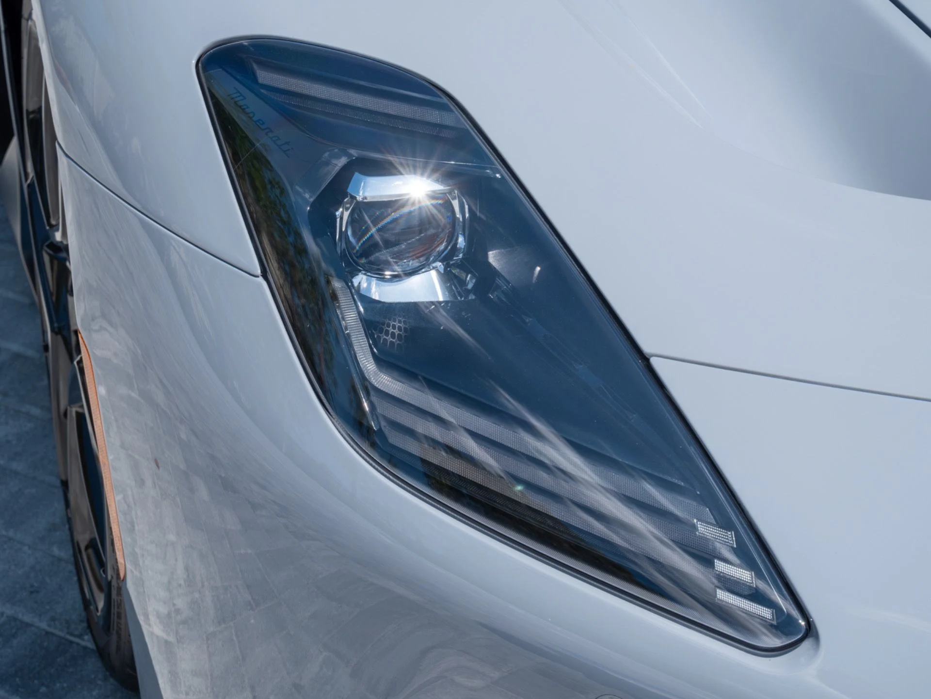 mph043_2085434755_Used_2023_Maserati_MC_20_1774904506_4dc960d9e0