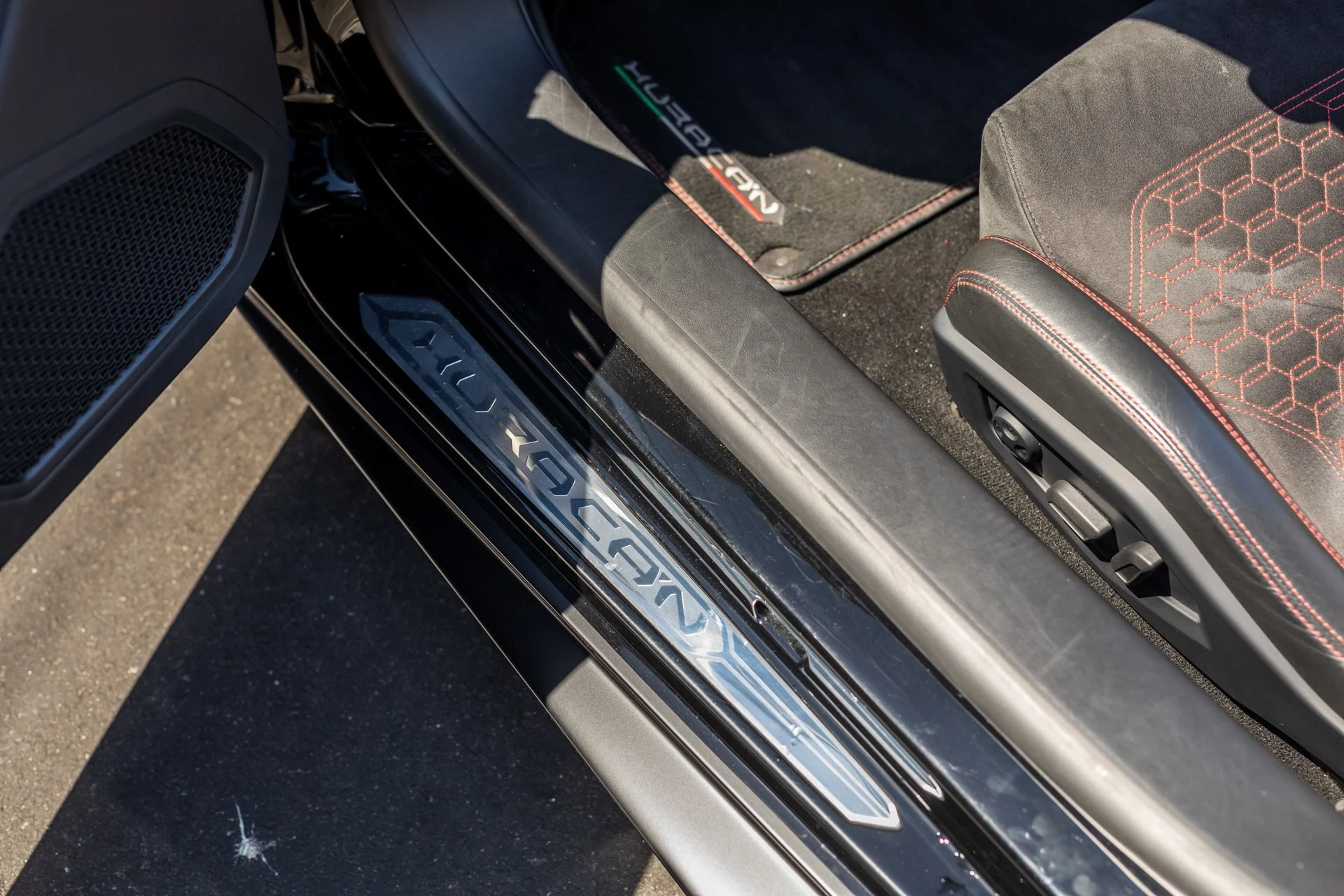 mph043_2085668984_Used_2018_Lamborghini_Huracan_LP_580_2_Spyder_1775682298_e5db0be751