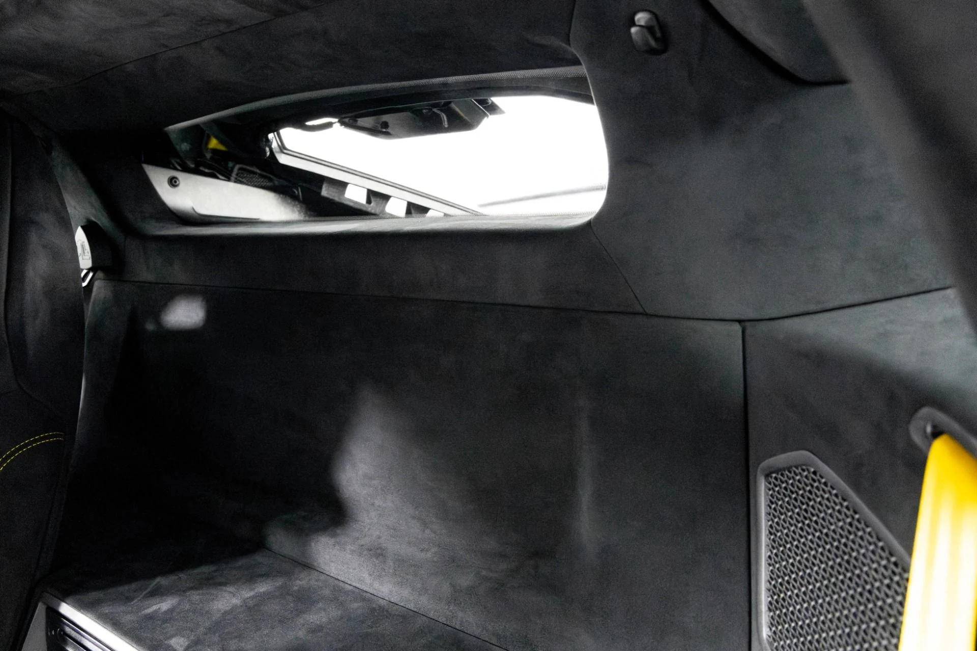 mph043_2093509676_Used_2018_Lamborghini_Huracan_Performante_1762565920_bc0952f649