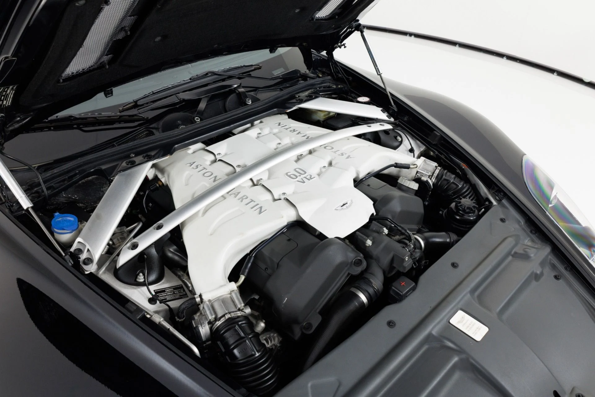 mph043_2093515469_Used_2009_Aston_Martin_DBS_V12_Manual_1785525201_54c9cba387