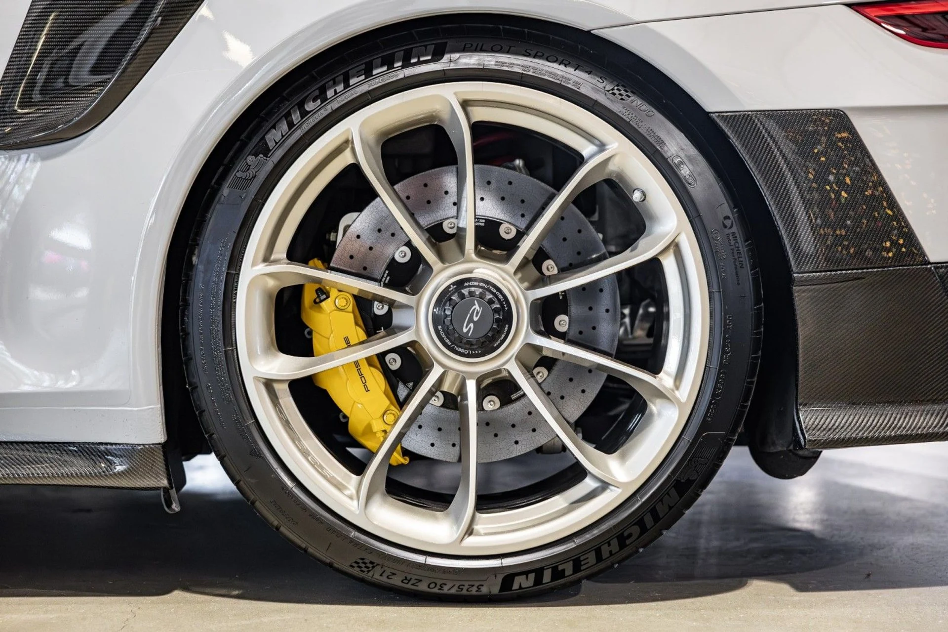 mph043_2106108657_c_Q_193ab314a5