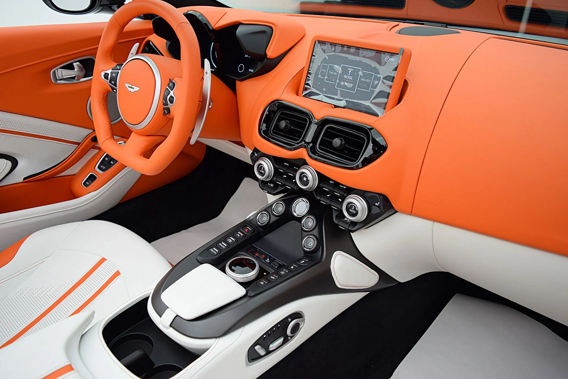 mph043_2111783590_Used_2023_Aston_Martin_Vantage_Roadster_5c002b2e48