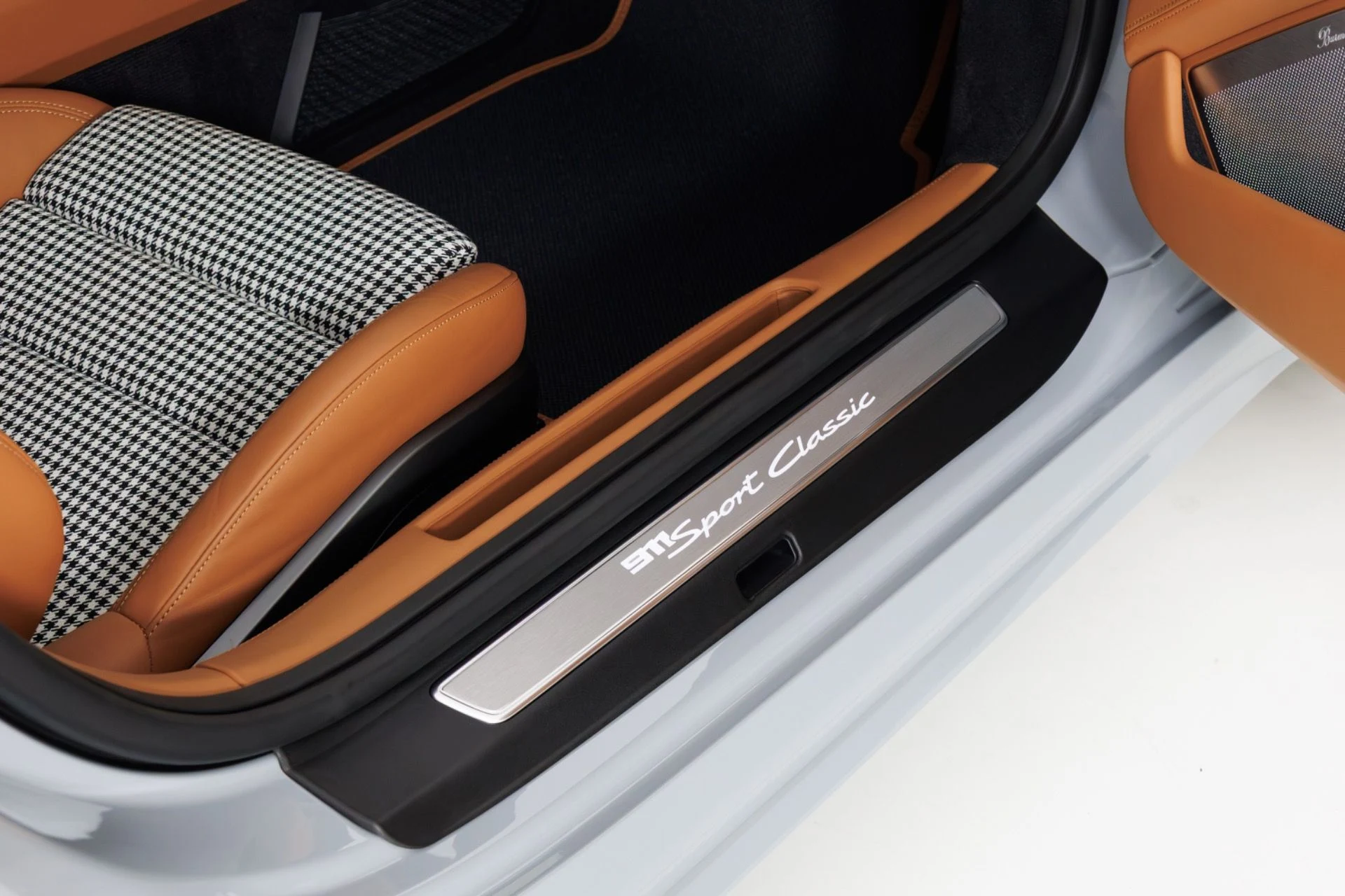 mph043_2122135529_Used_2023_Porsche_911_Sport_Classic_1775497648_ce7c205628