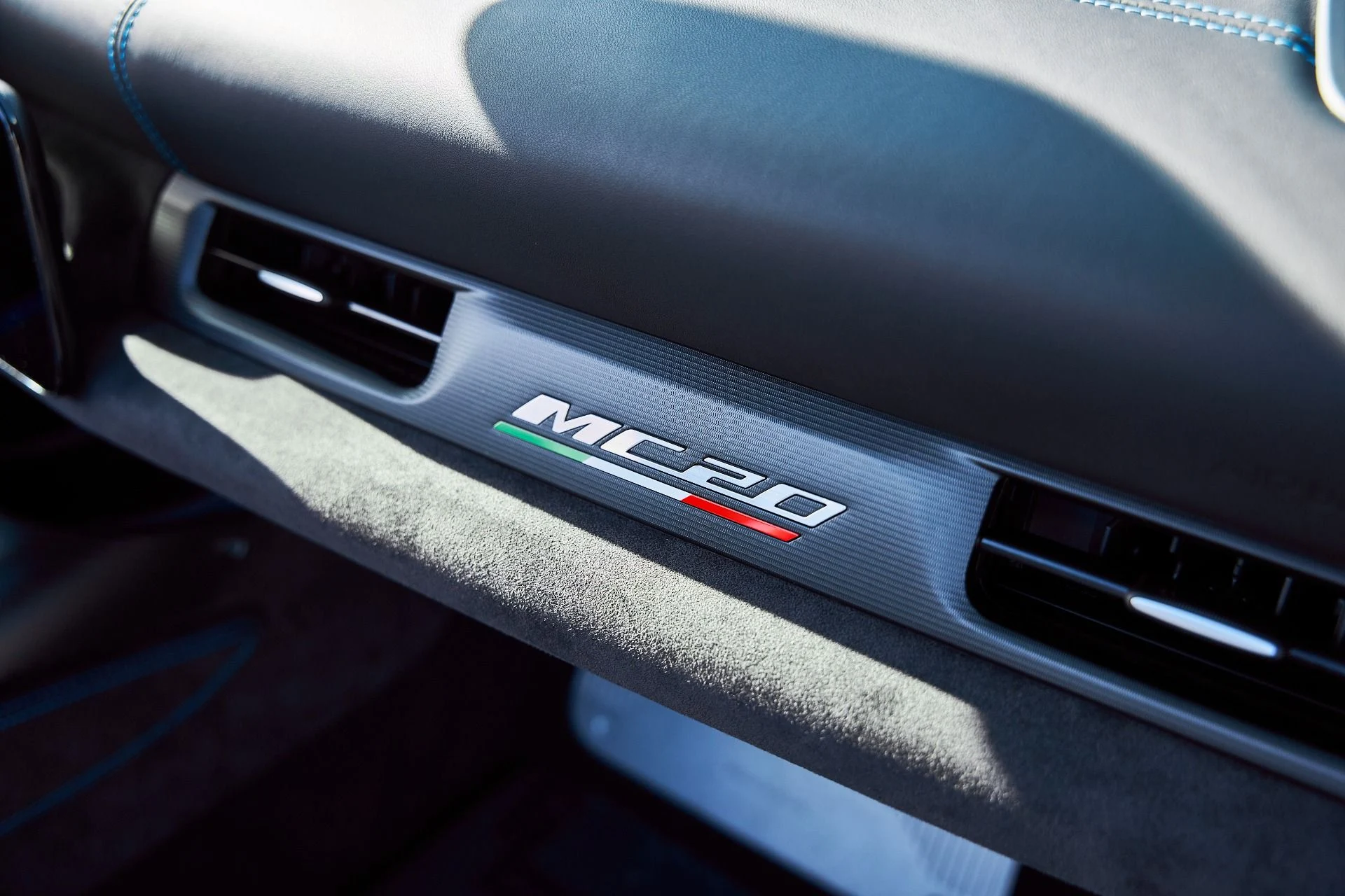 mph043_2145517584_Used_2023_Maserati_MC_20_1769481241_1a0d64138e