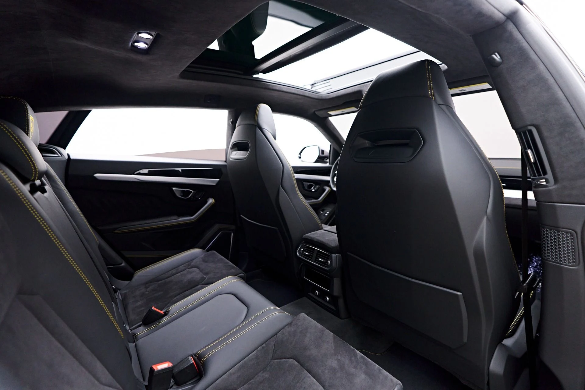 mph043_2161639154_Used_2021_Lamborghini_Urus_Base_1758751766_b278a095bf