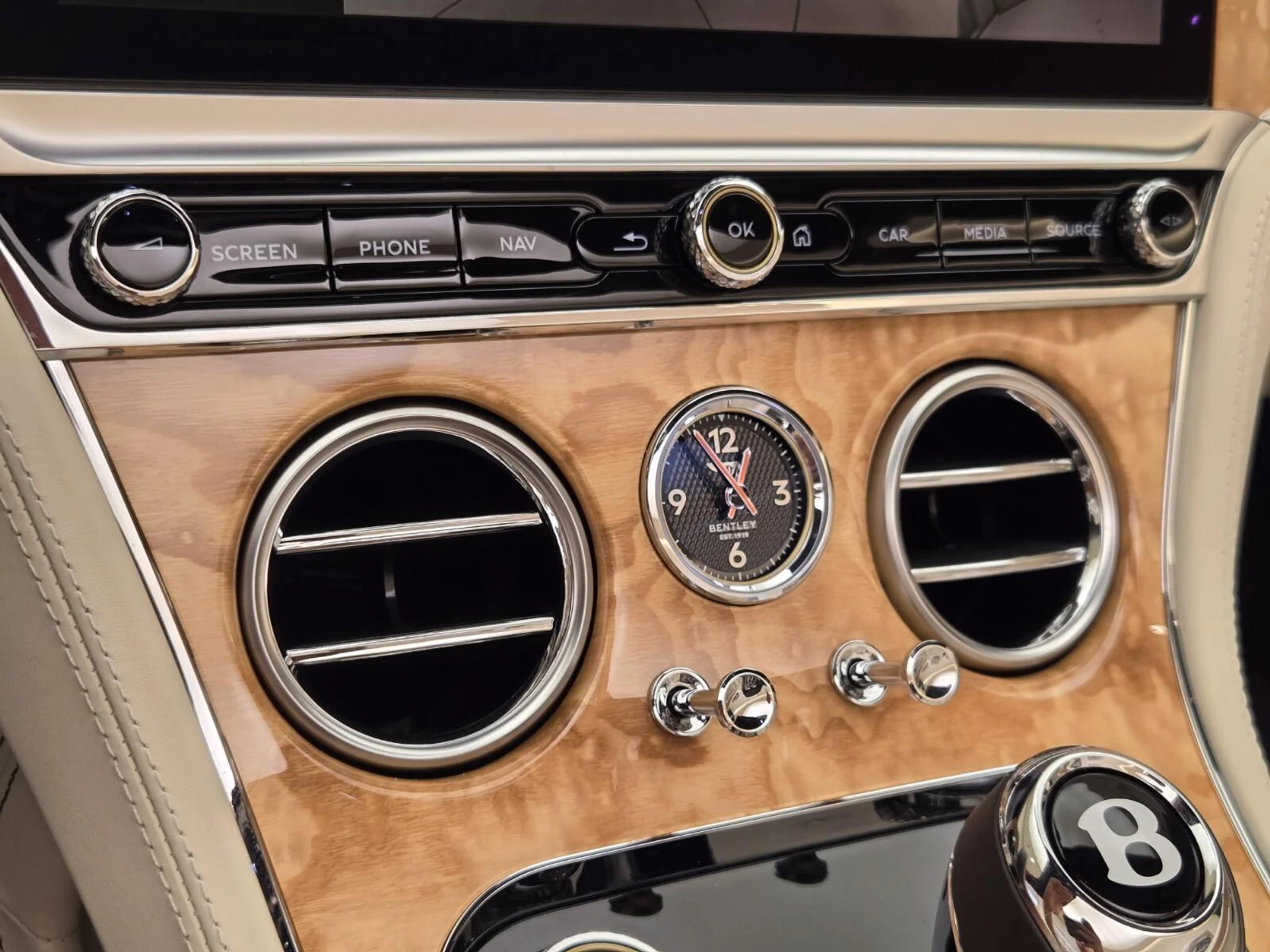 mph043_2164669213_Used_2023_Bentley_Continental_GTC_V8_1761030132_79bcc46e14