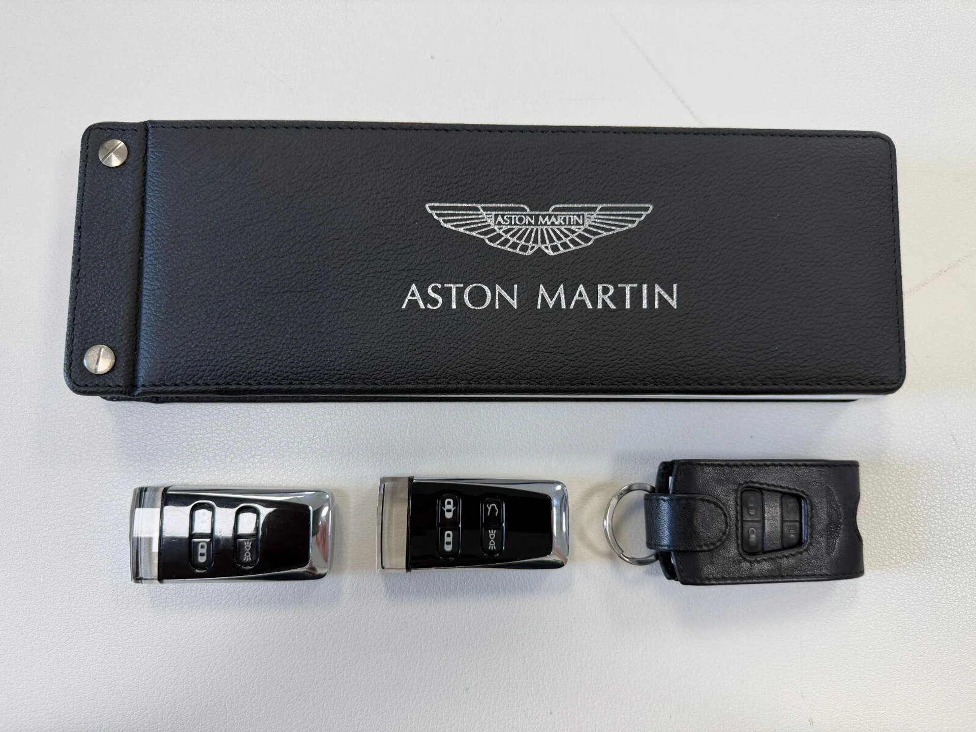 mph043_2166607434_Used_2017_Aston_Martin_Vantage_S_1792786096_04b0c3c28c