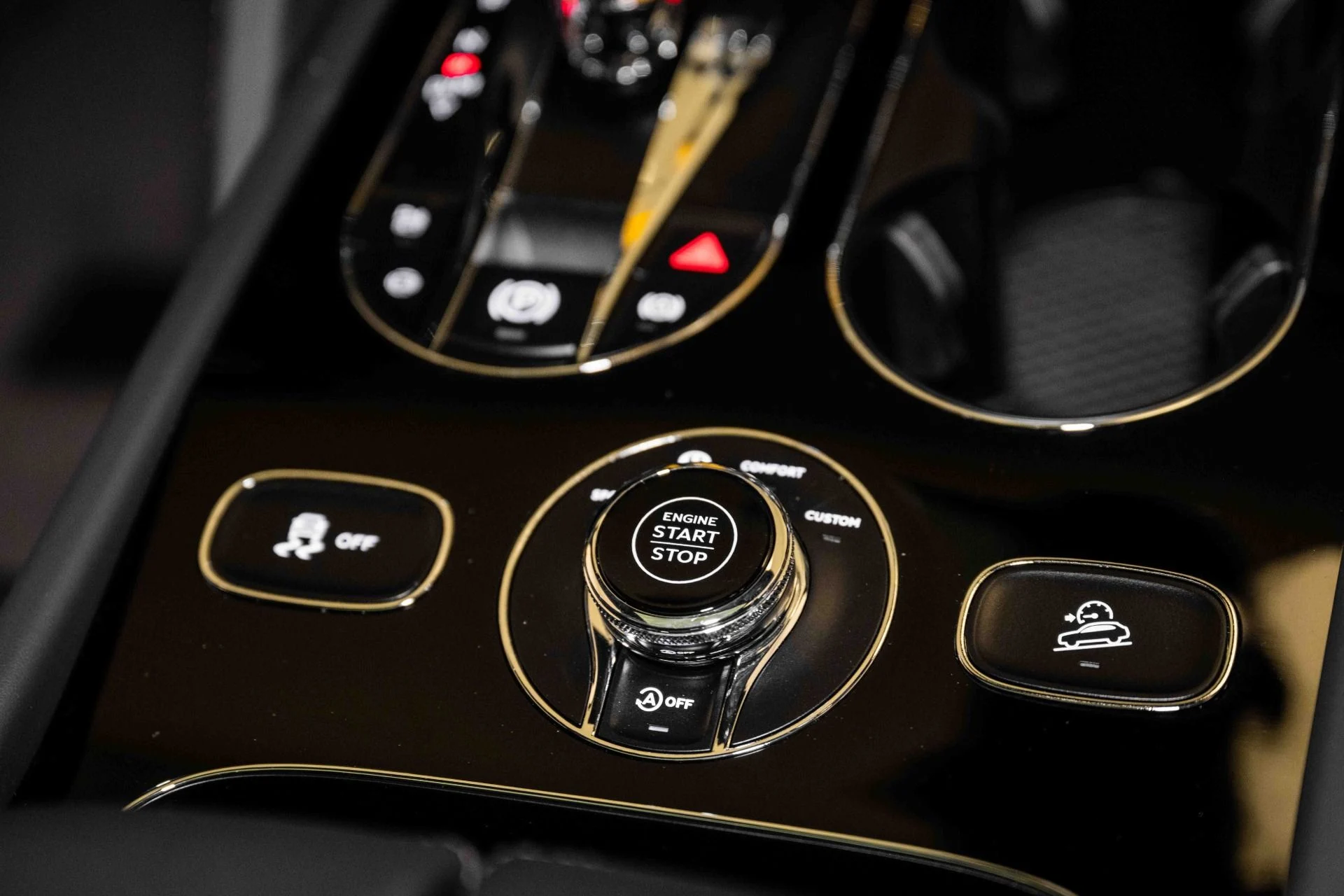 mph043_2184528410_Used_2024_Bentley_Bentayga_Azure_V8_1758720540_945dfde8c2