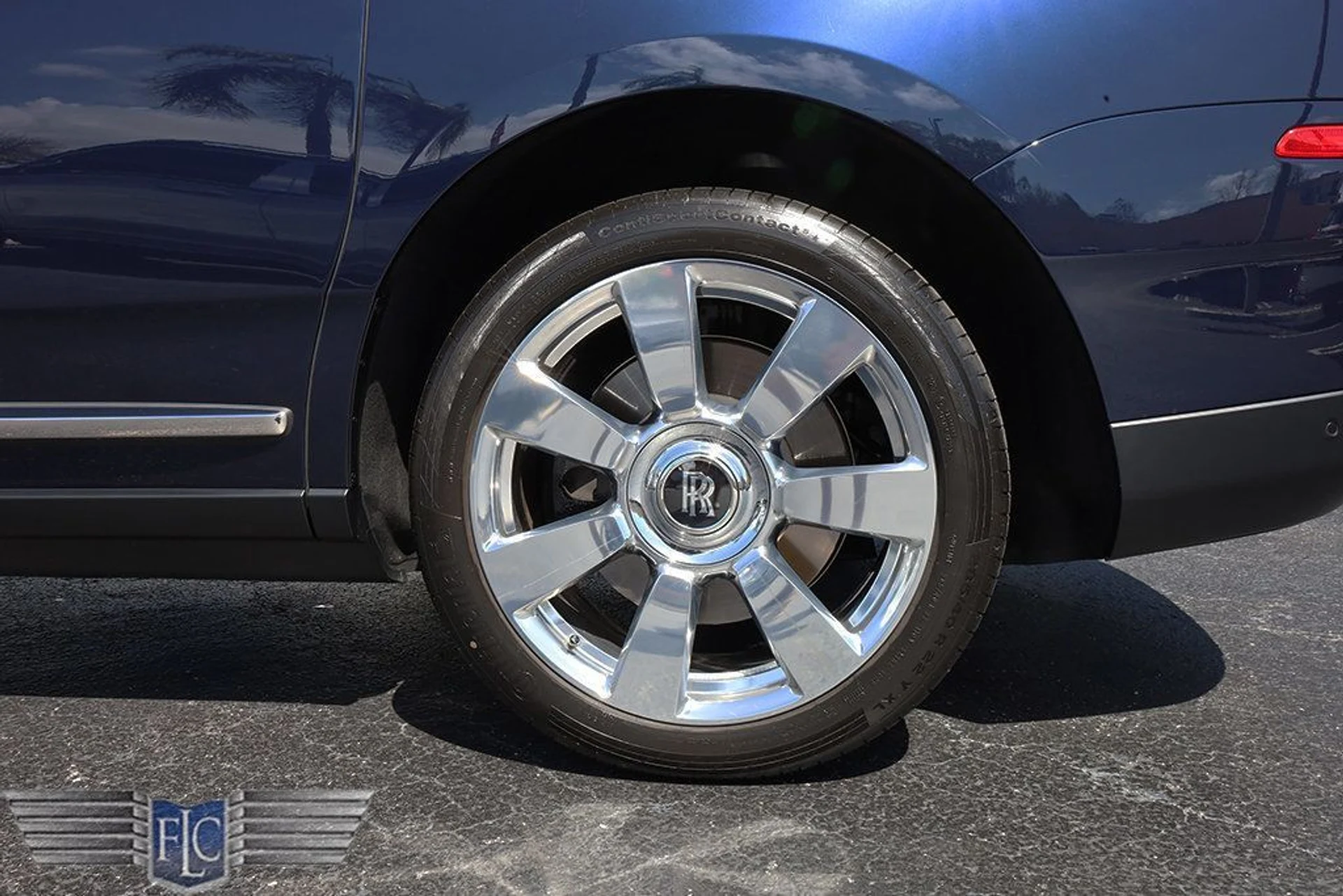 mph043_218513572_used_2023_rolls_royce_cullinan_sportutility_6305_22995243_44_1024_acace6820e