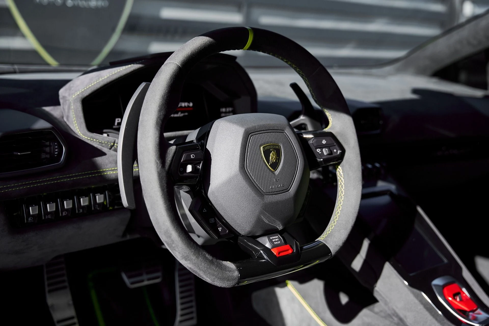 mph043_2191937322_Used_2024_Lamborghini_Huracan_Sterrato_Base_1767062449_15b4369ede