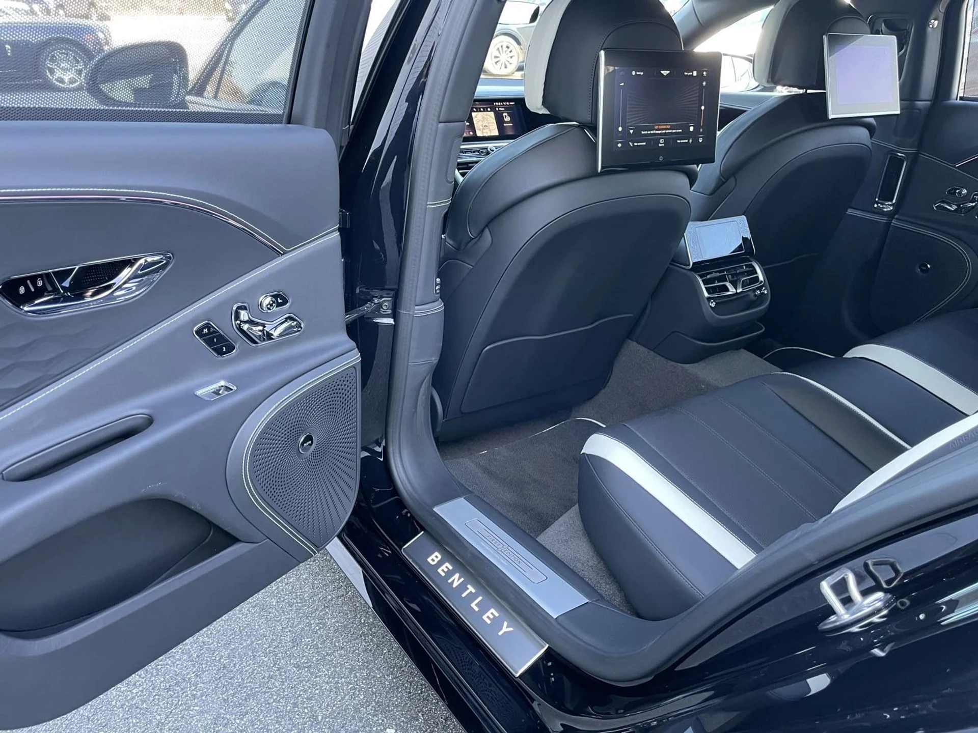 mph043_2195795550_792386f1b6a6af4b58560d4a6e4056a2x_999cad602c