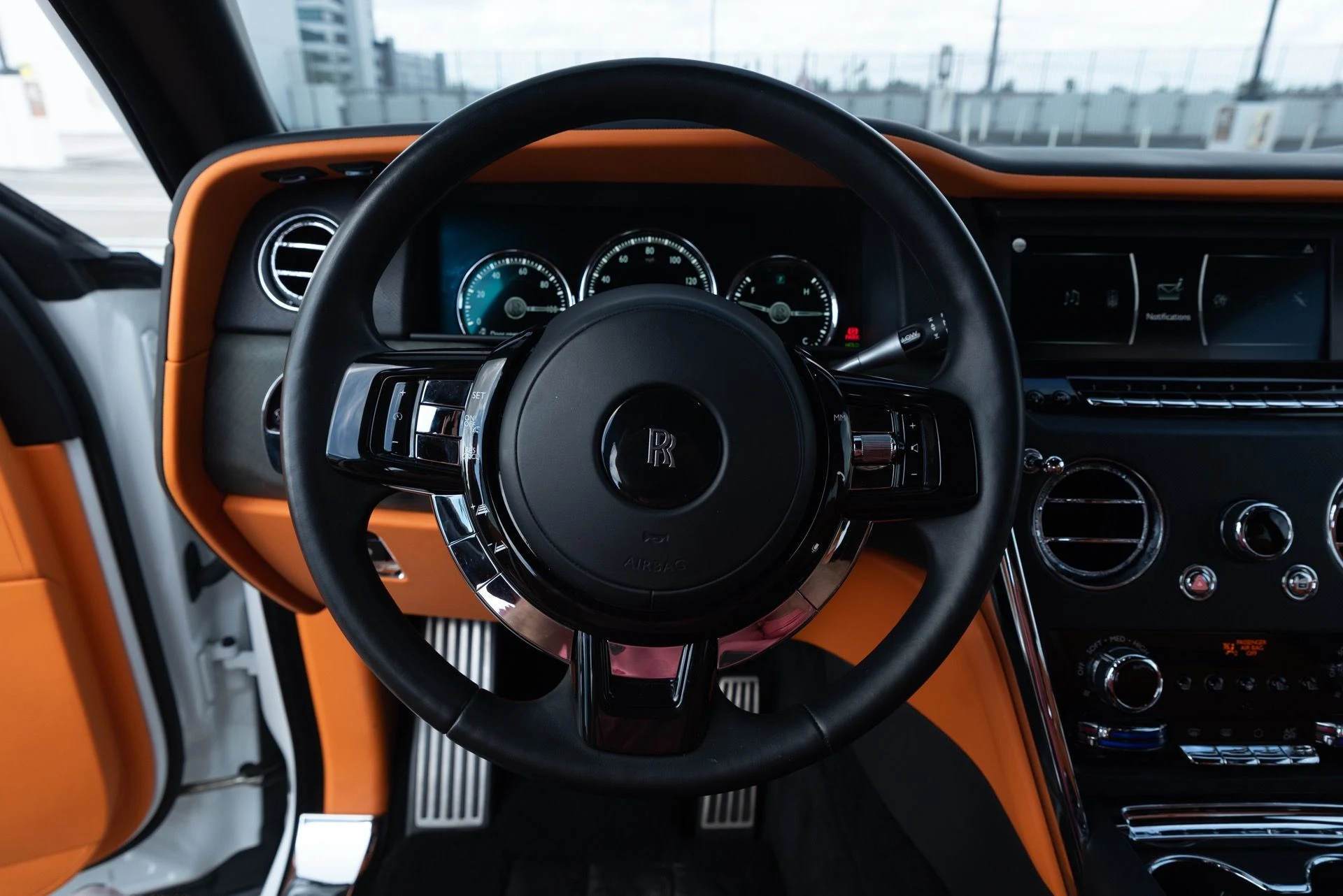 mph043_2201157769_Used_2020_Rolls_Royce_Cullinan_1764721010_d6954f9c7d