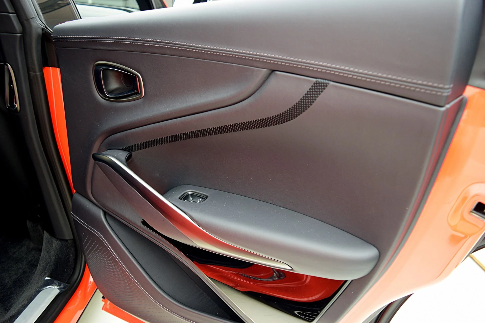 mph043_2229966200_New_2025_Aston_Martin_DBX_707_4b01964bd5