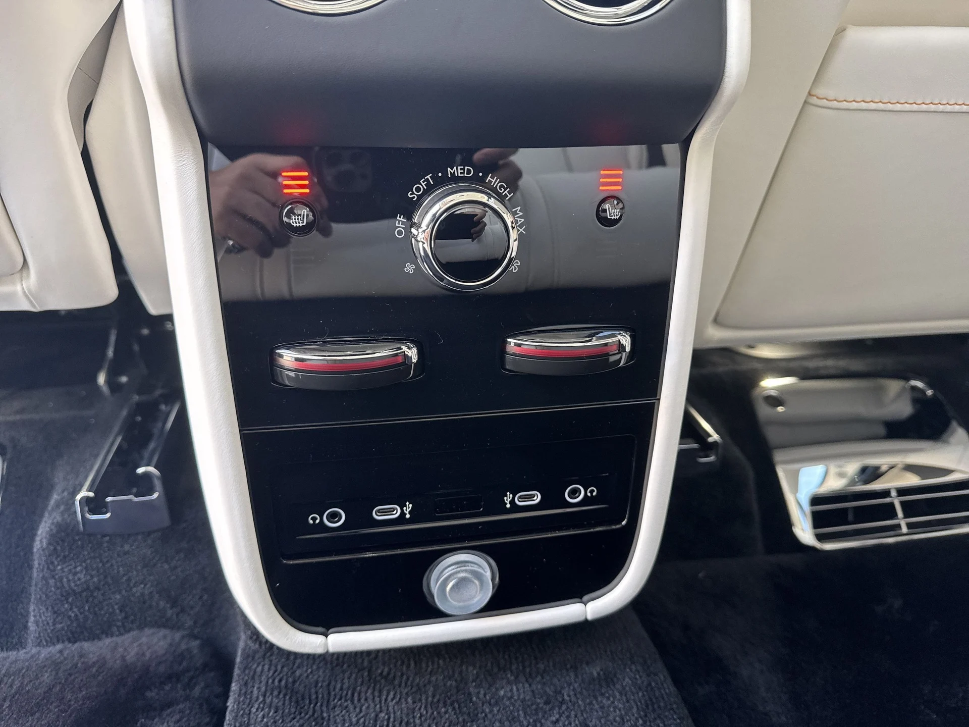 mph043_2237498938_566f42b1ec8473c32d71b5b535f4c124x_9e3f331d2b